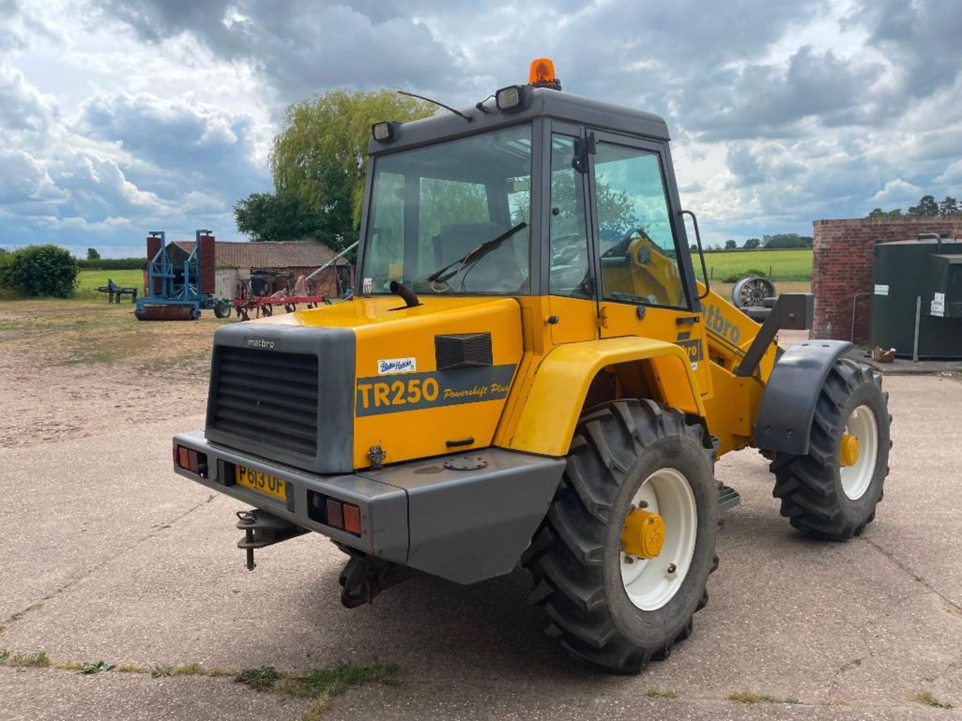 1996 Matbro TR250 Powershift Plus pivot steer materials handler with Matbro pin and cone headstock o - Image 7 of 14