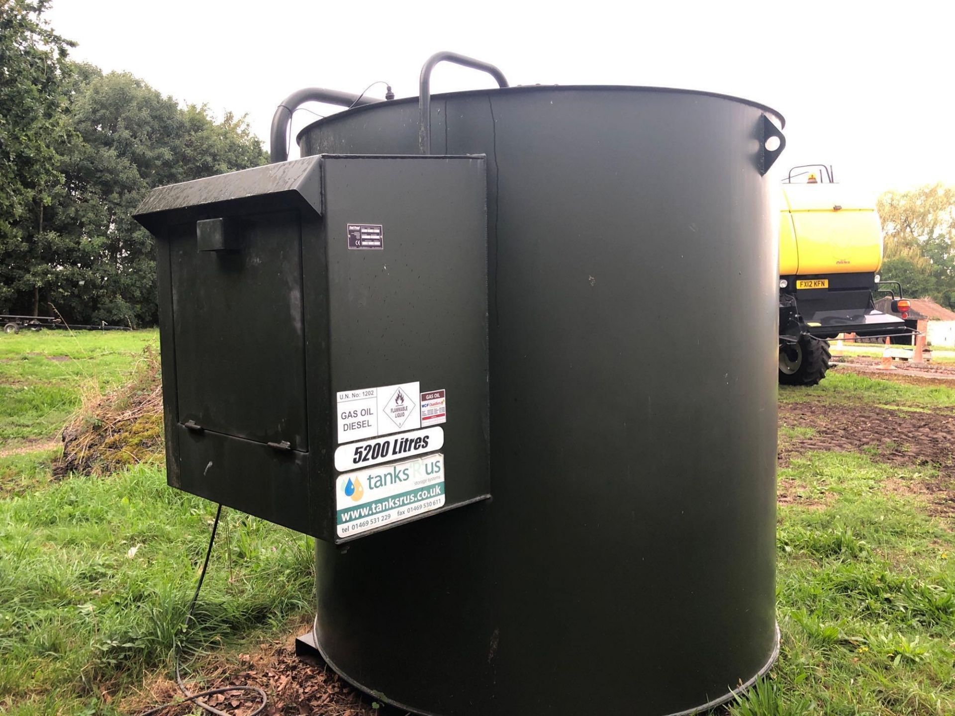 2011 Fuel Proof 5200l metal diesel tank with pump, single phase. Serial No: 11464/1.  ​​​​​​​Manual - Image 3 of 5