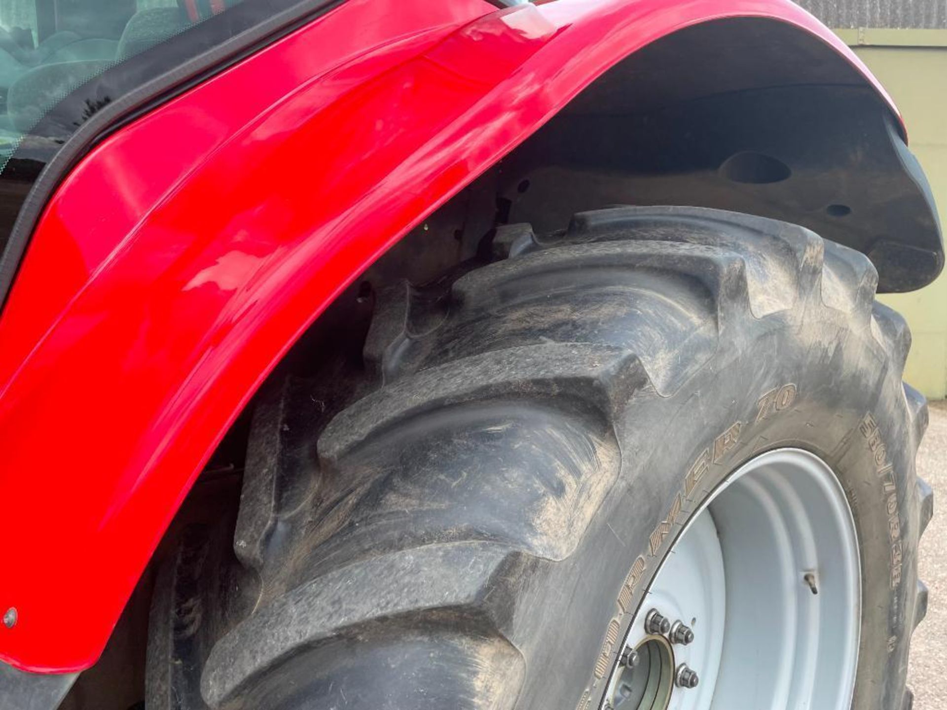 2011 Massey Ferguson 6485 Dyna-6 50kph 4wd tractor with 4 manual spools cab and front suspension and - Image 5 of 26