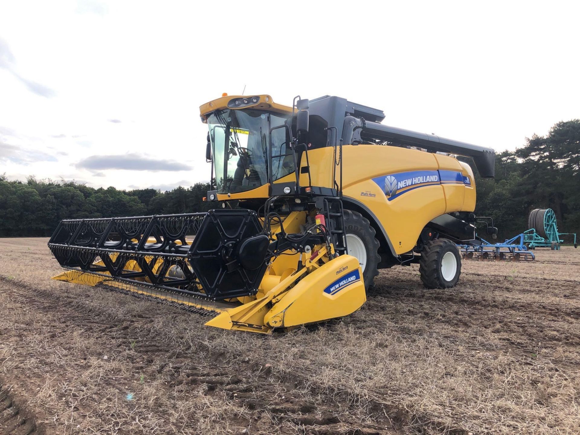 2011 New Holland CX5090 combine harvester with 20ft Varifeed header and trolley and straw chopper on - Image 31 of 33