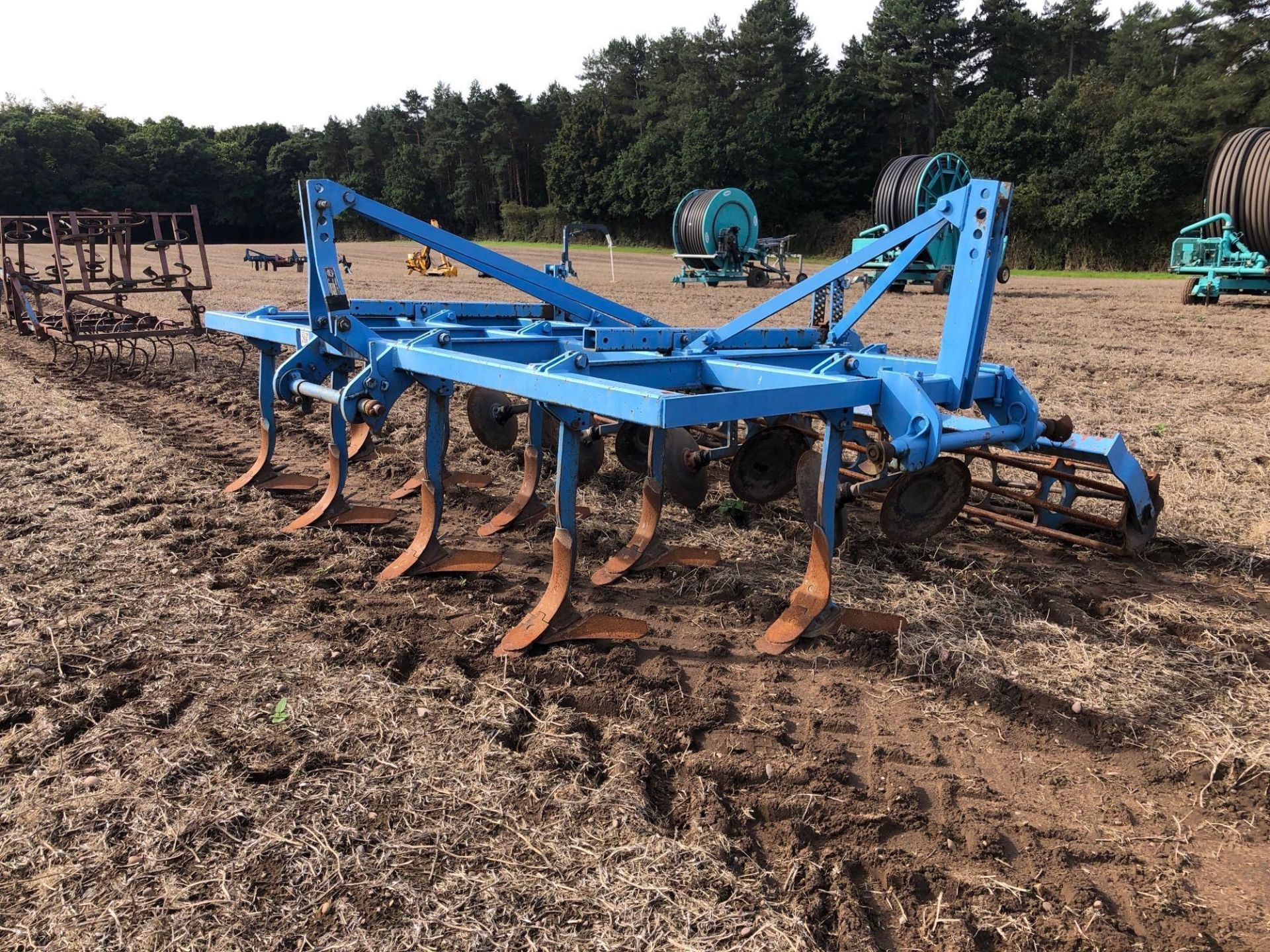 Lemken Smaragd 4m 9 leg fixed tine cultivator with discs, rear crumbler and end tow kit. Serial No: - Image 2 of 5