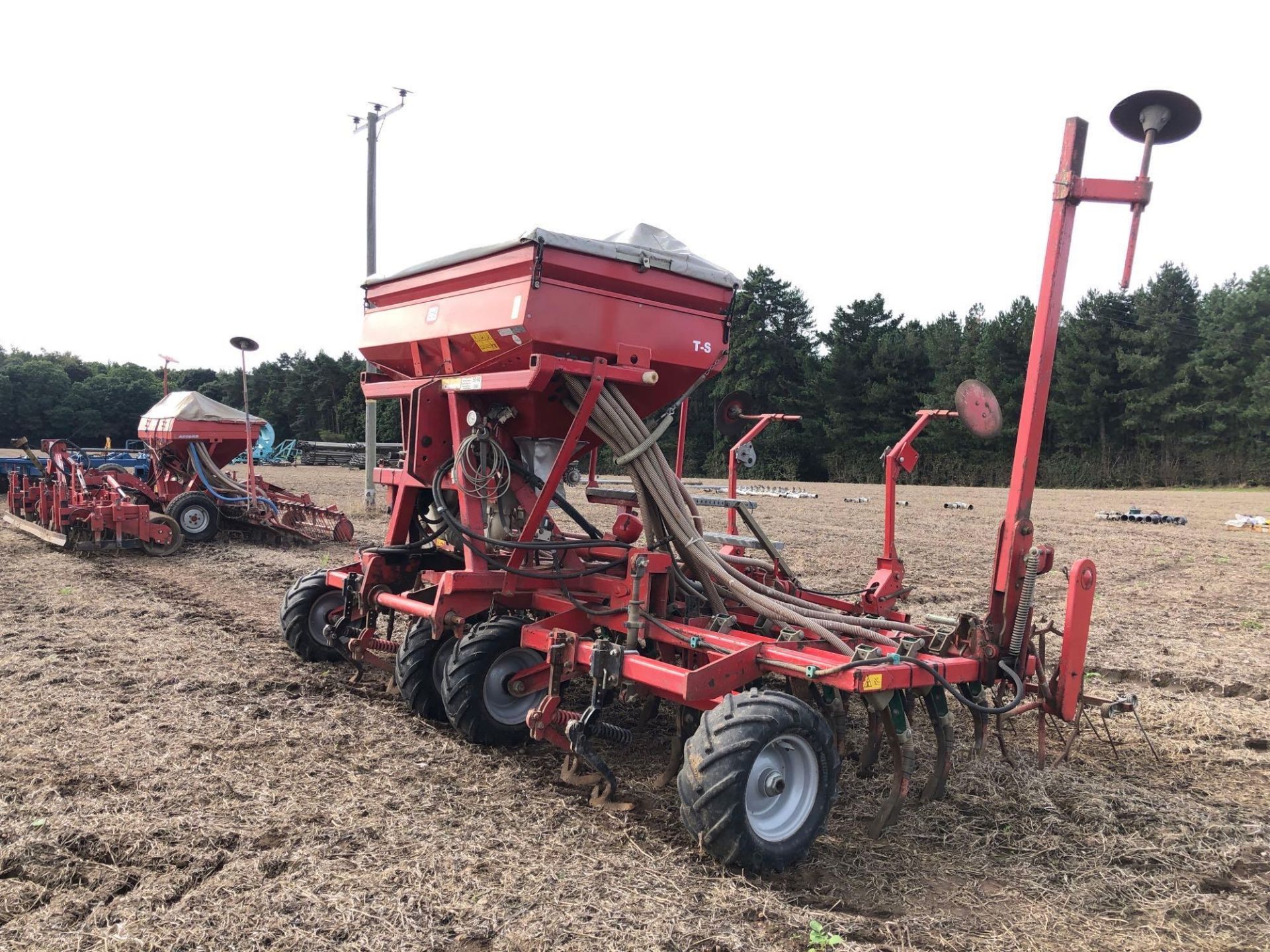 2005 Kverneland Accord TS 4m tine drill with tramline and bout markers, wheel track eradicators and