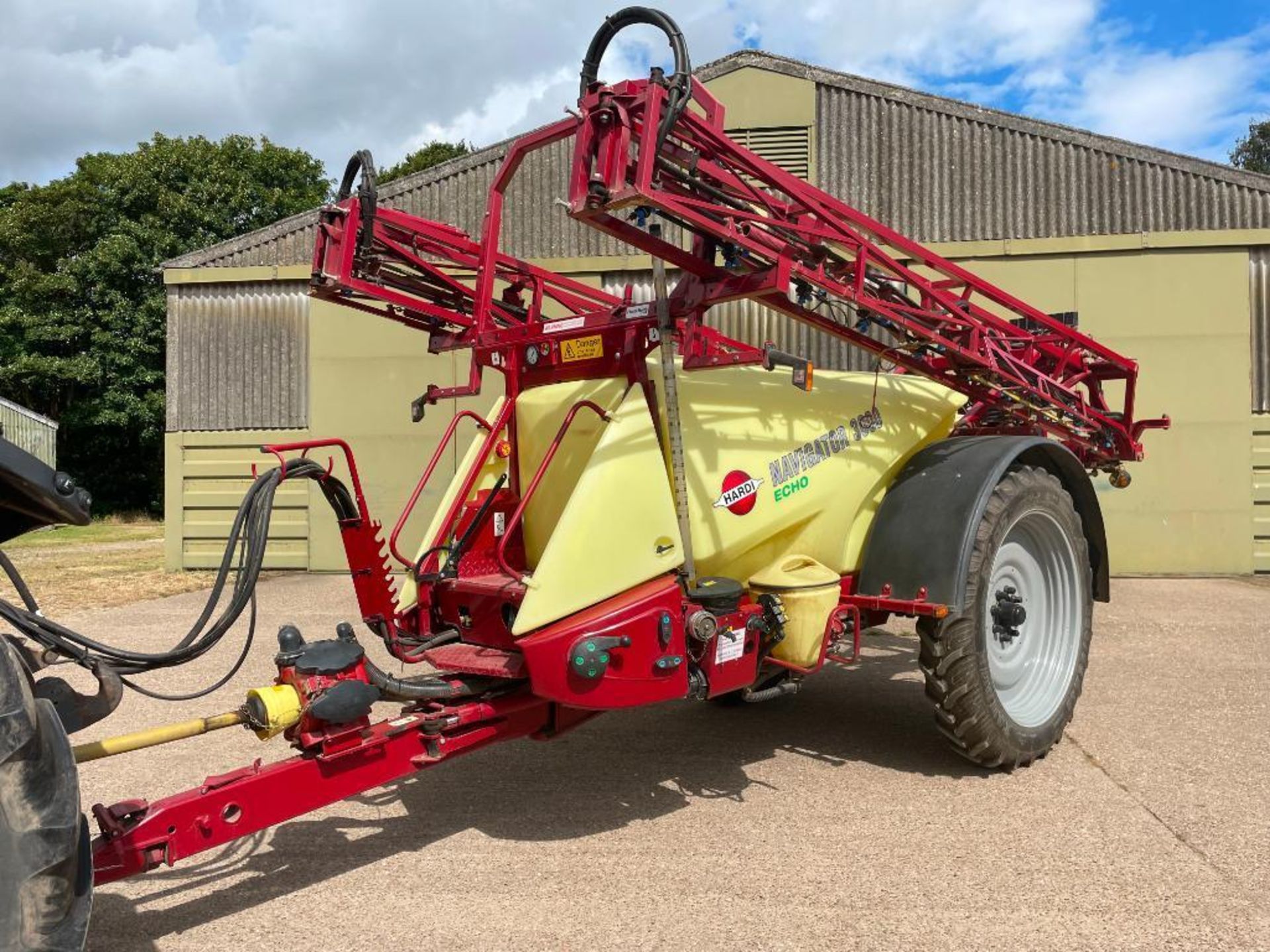 2016 Hardi Navigator 3000 Echo 3000l 20m trailed sprayer with triple nozzles on 300/95R46 wheels and - Image 3 of 23