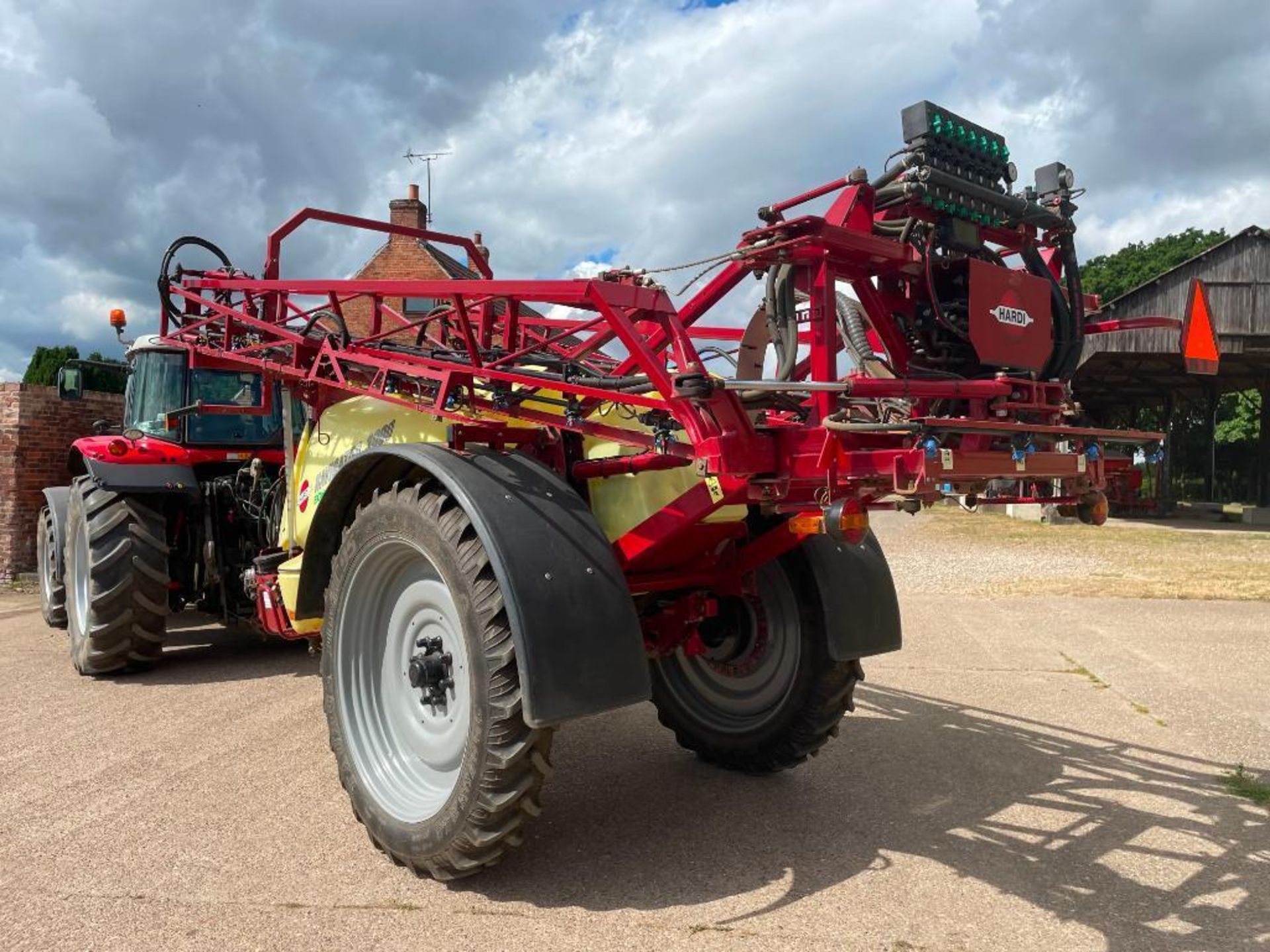 2016 Hardi Navigator 3000 Echo 3000l 20m trailed sprayer with triple nozzles on 300/95R46 wheels and - Image 5 of 23