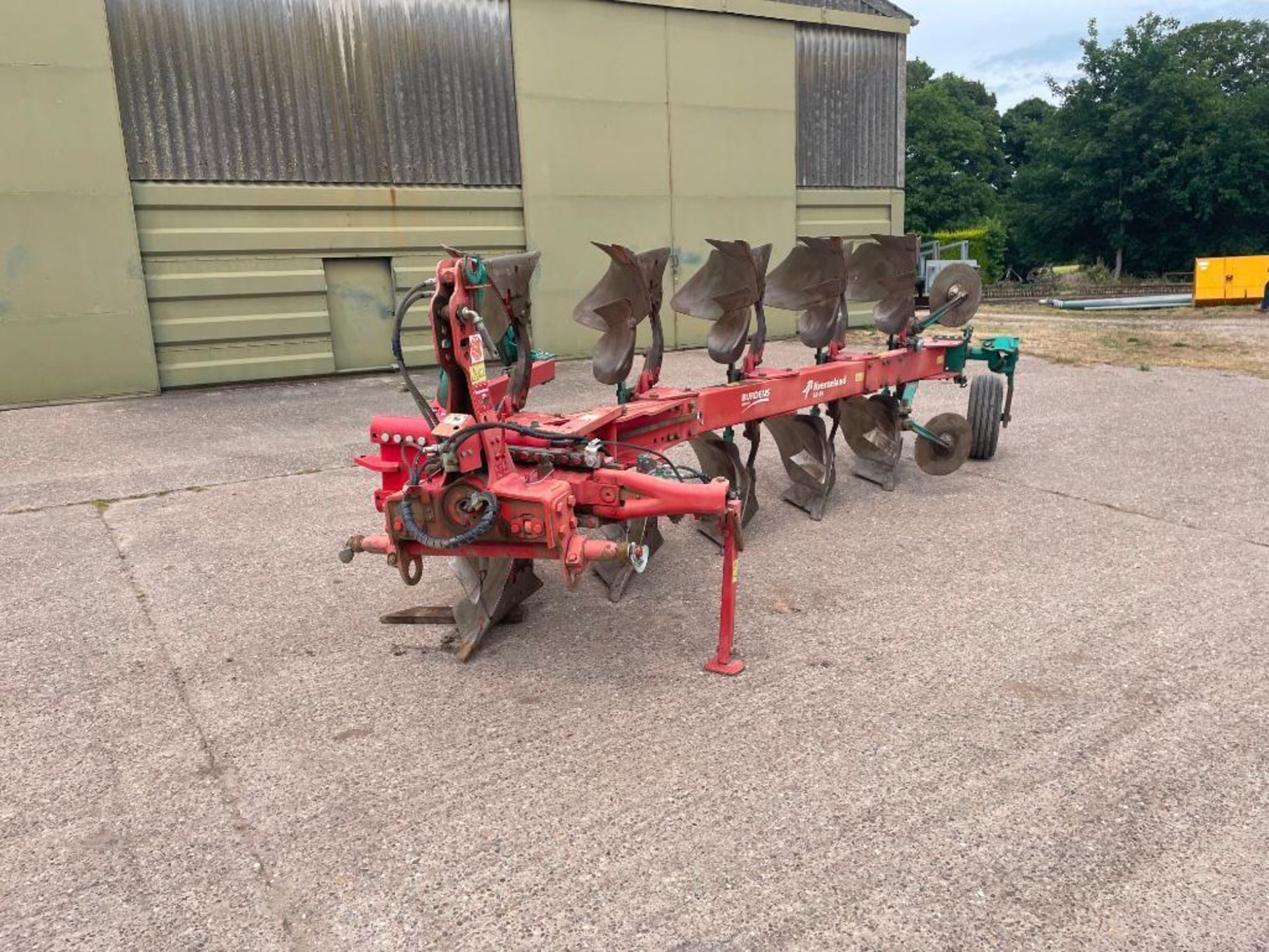2014 Kverneland LD85 5f (4+1) reversible plough with skimmers, manual vari-width and hydraulic furro - Image 2 of 16