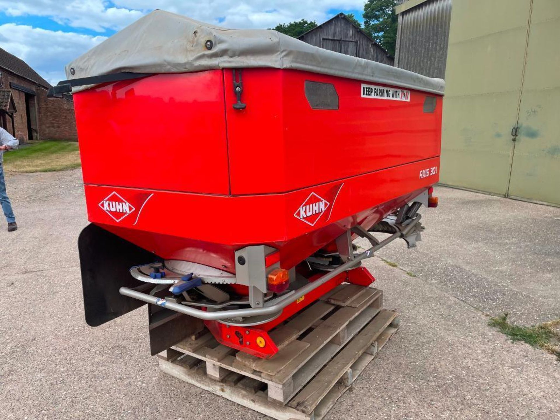 2008 Kuhn Axis 30.1 20m twin disc fertiliser spreader with border control. Serial No: 19289 - Image 4 of 13