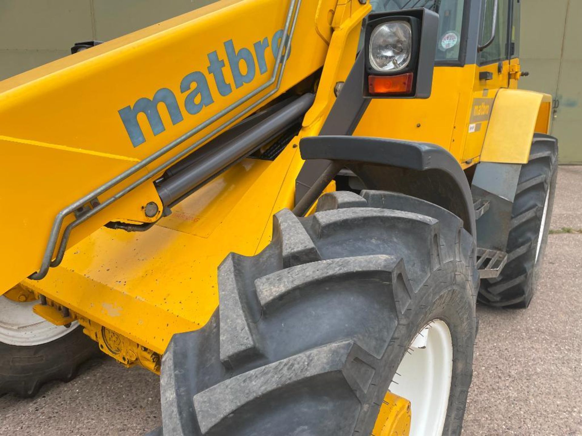 1996 Matbro TR250 Powershift Plus pivot steer materials handler with Matbro pin and cone headstock o - Image 3 of 14