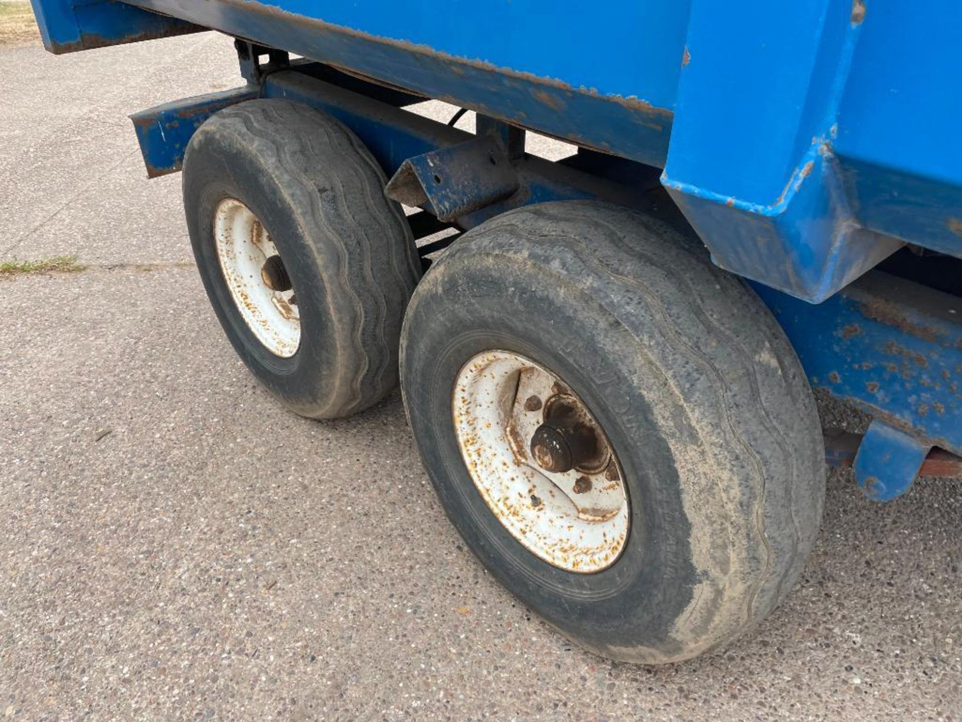 1986 AS Marston FF8L 8t twin axle grain trailer with manual tailgate and grain chute on 11.5/80-15.3 - Image 7 of 12