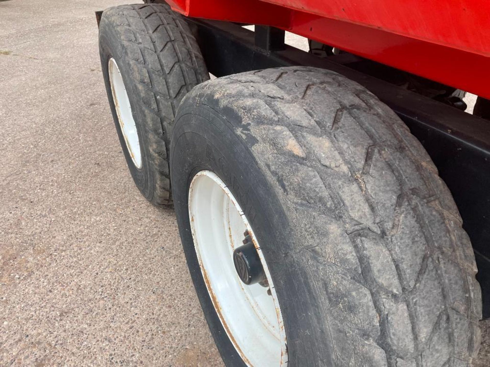 2005 Griffiths GHS120 12t twin axle grain trailer with sprung drawbar, manual tailgate and grain chu - Image 7 of 17