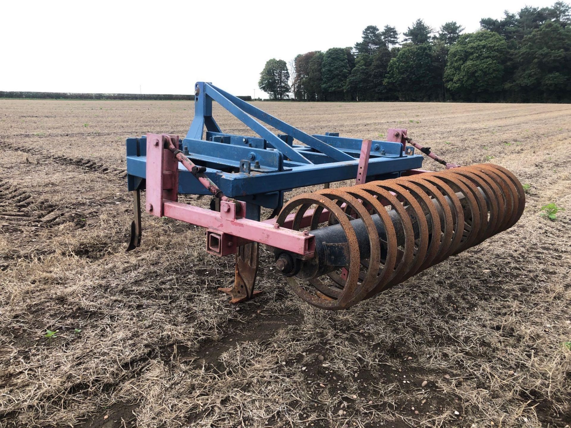 Heavy duty 2.5m cultivator with 3 subsoiler legs, 4 fixed tines and rear spiral roller - Image 3 of 10