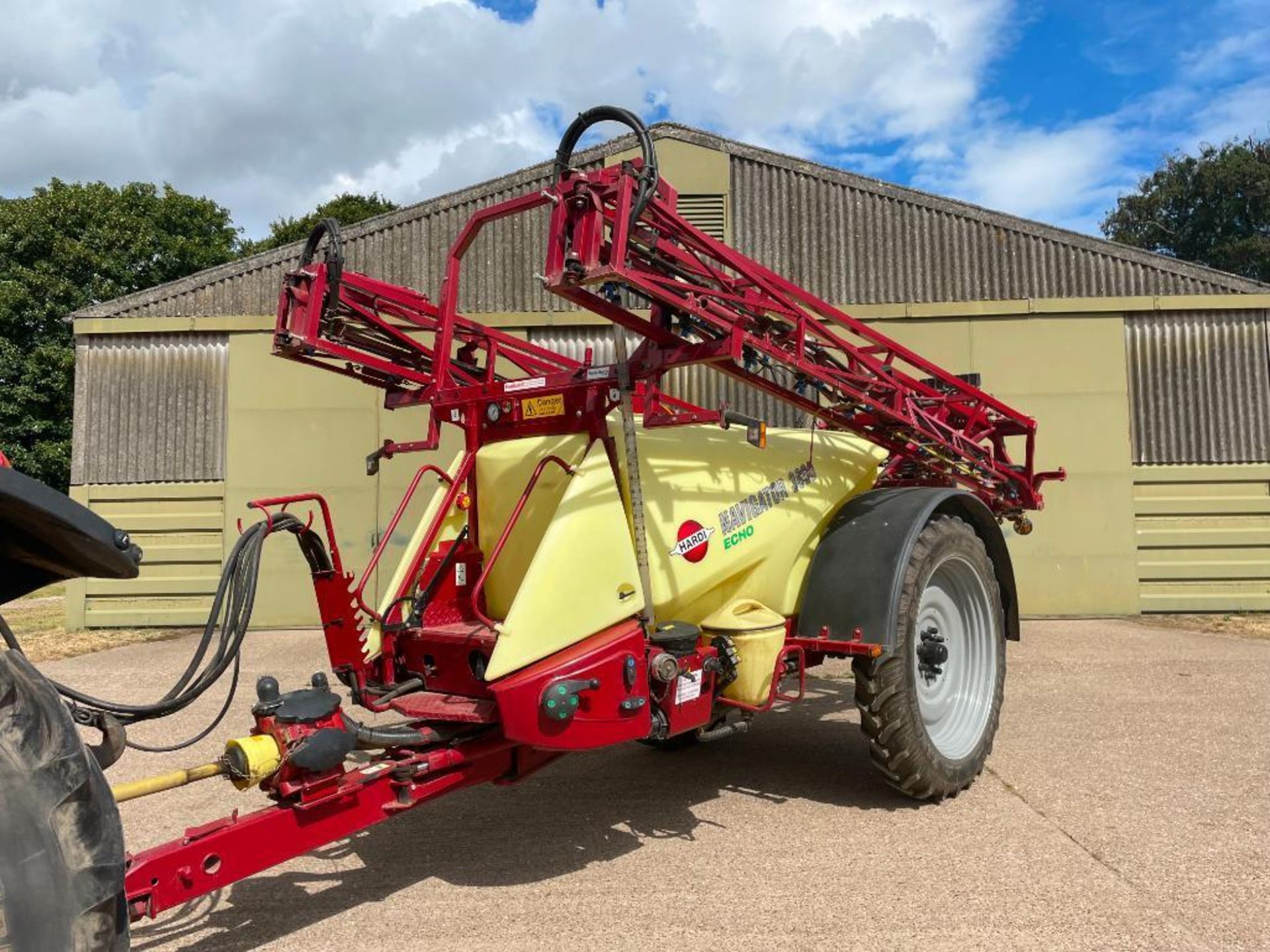 2016 Hardi Navigator 3000 Echo 3000l 20m trailed sprayer with triple nozzles on 300/95R46 wheels and - Image 4 of 23