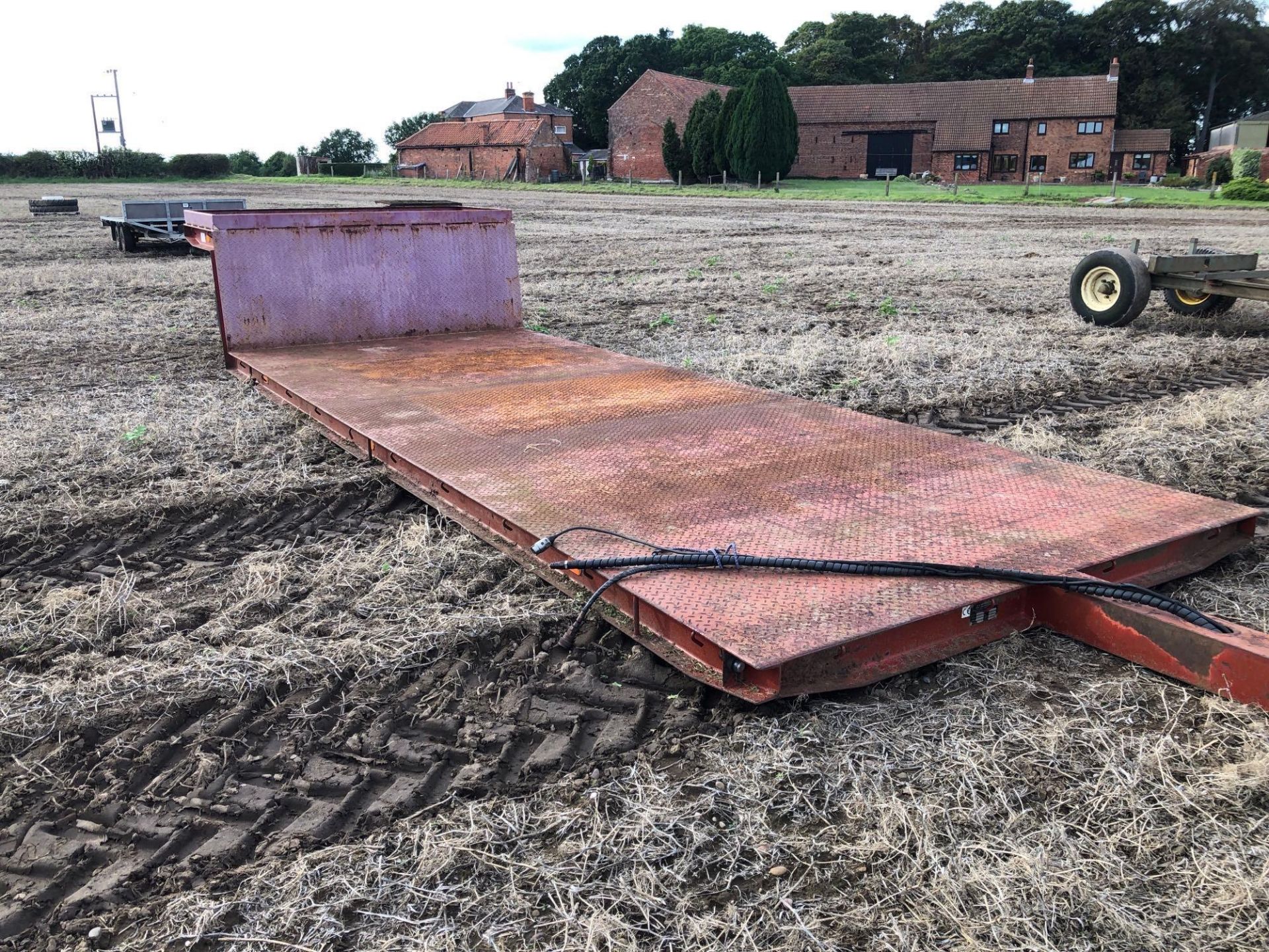 AA Henton & Son 20ft low loader trailer hydraulic lowering with metal floor. Serial No: 1604 - Image 2 of 4