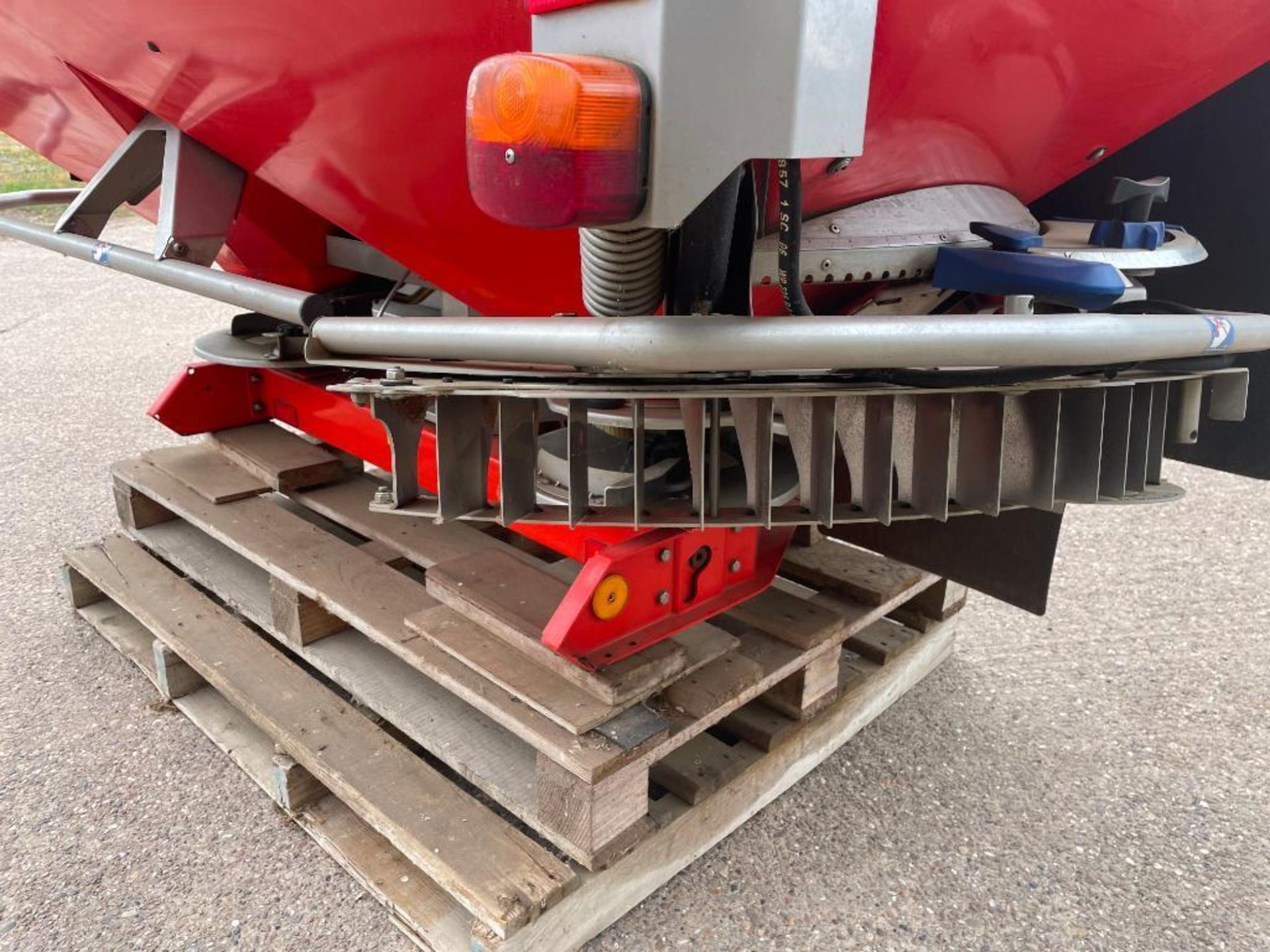 2008 Kuhn Axis 30.1 20m twin disc fertiliser spreader with border control. Serial No: 19289 - Image 7 of 13