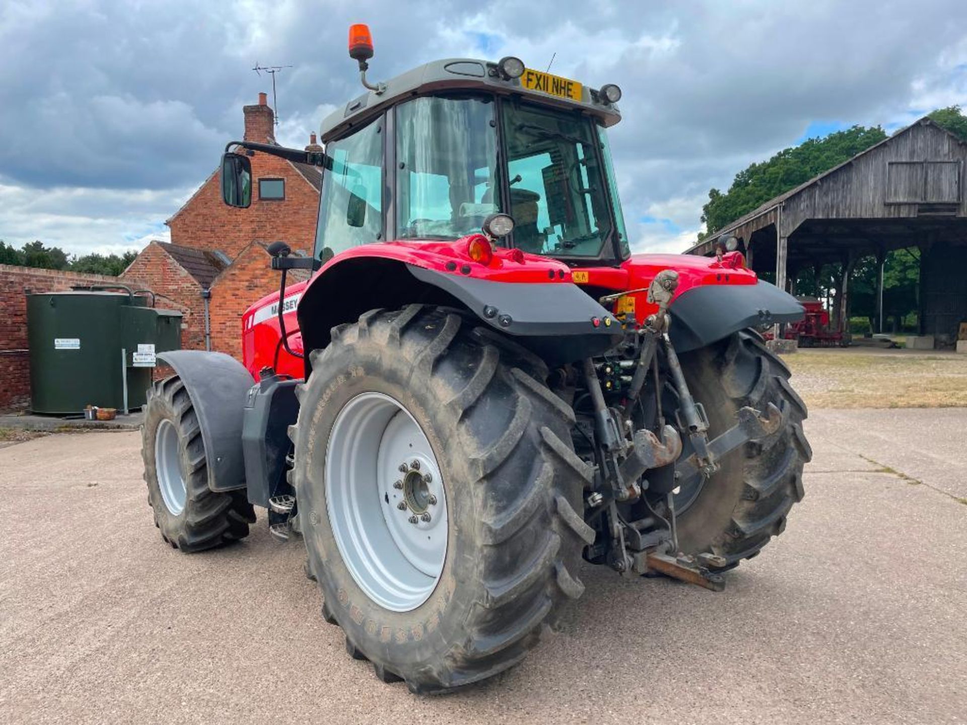 2011 Massey Ferguson 6485 Dyna-6 50kph 4wd tractor with 4 manual spools cab and front suspension and - Image 6 of 26