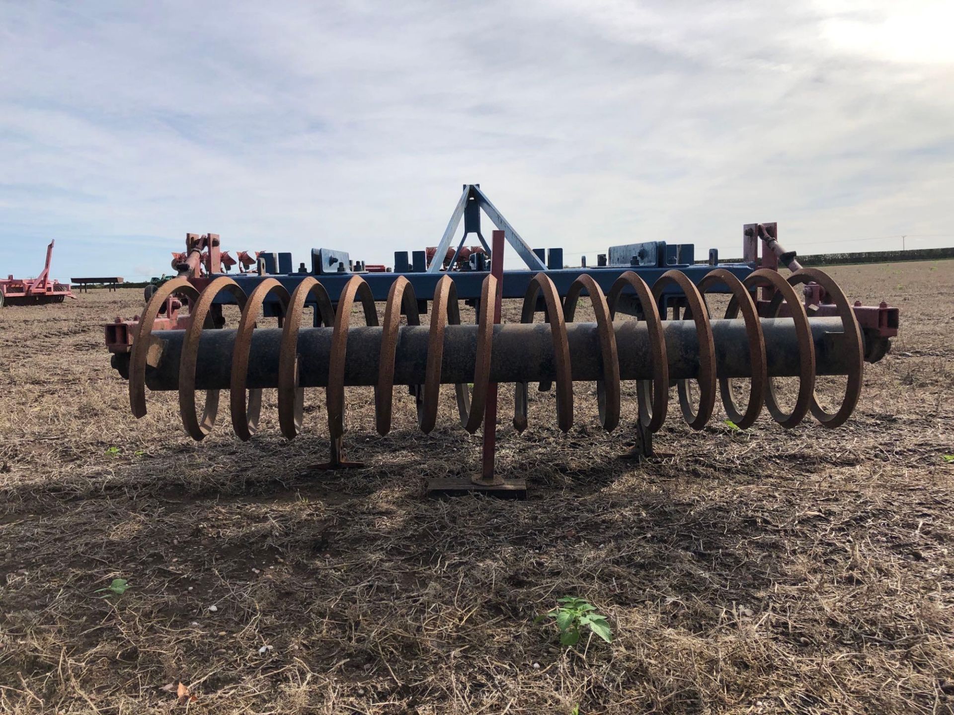 Heavy duty 2.5m cultivator with 3 subsoiler legs, 4 fixed tines and rear spiral roller - Image 9 of 10