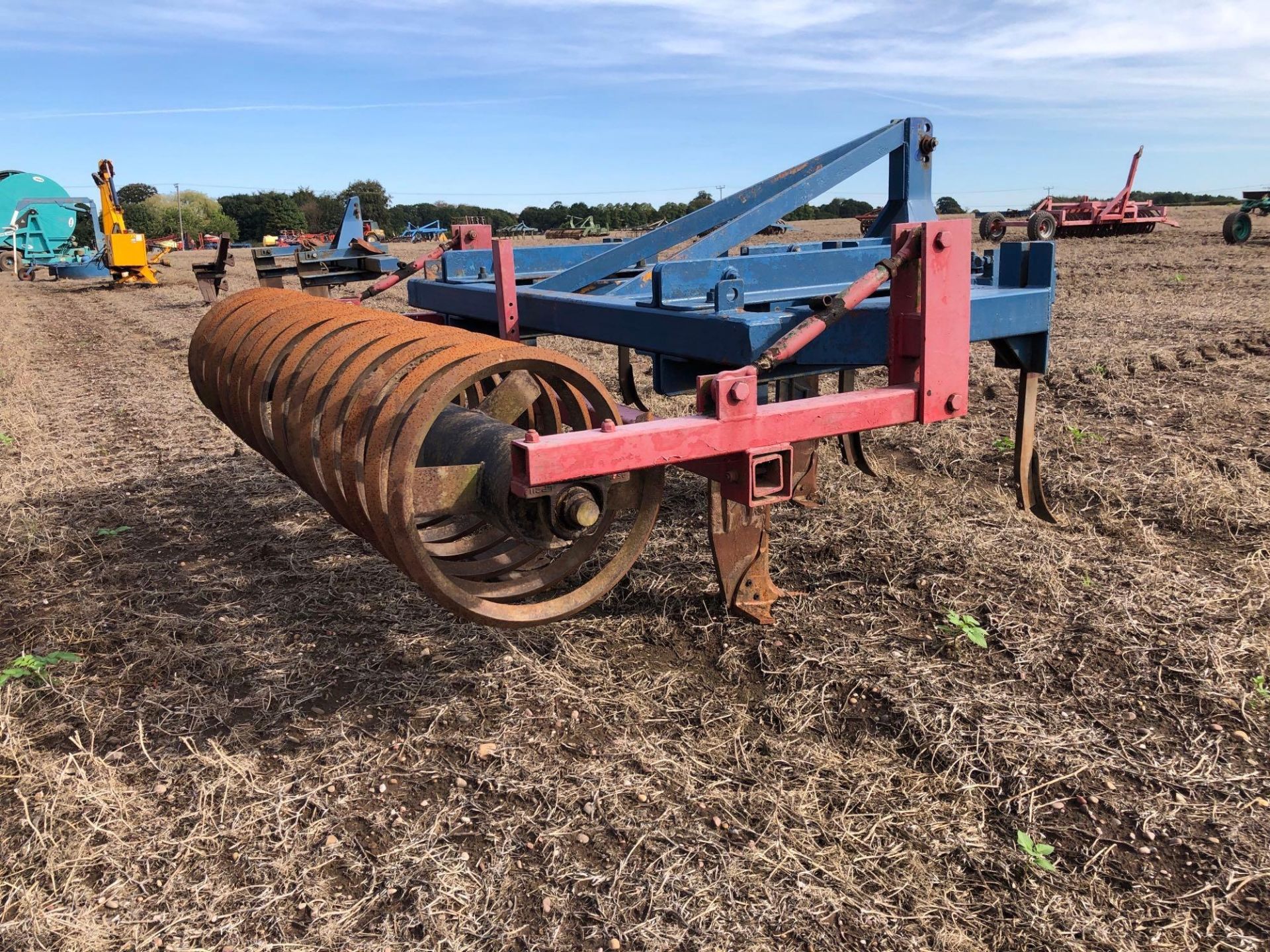 Heavy duty 2.5m cultivator with 3 subsoiler legs, 4 fixed tines and rear spiral roller - Image 8 of 10