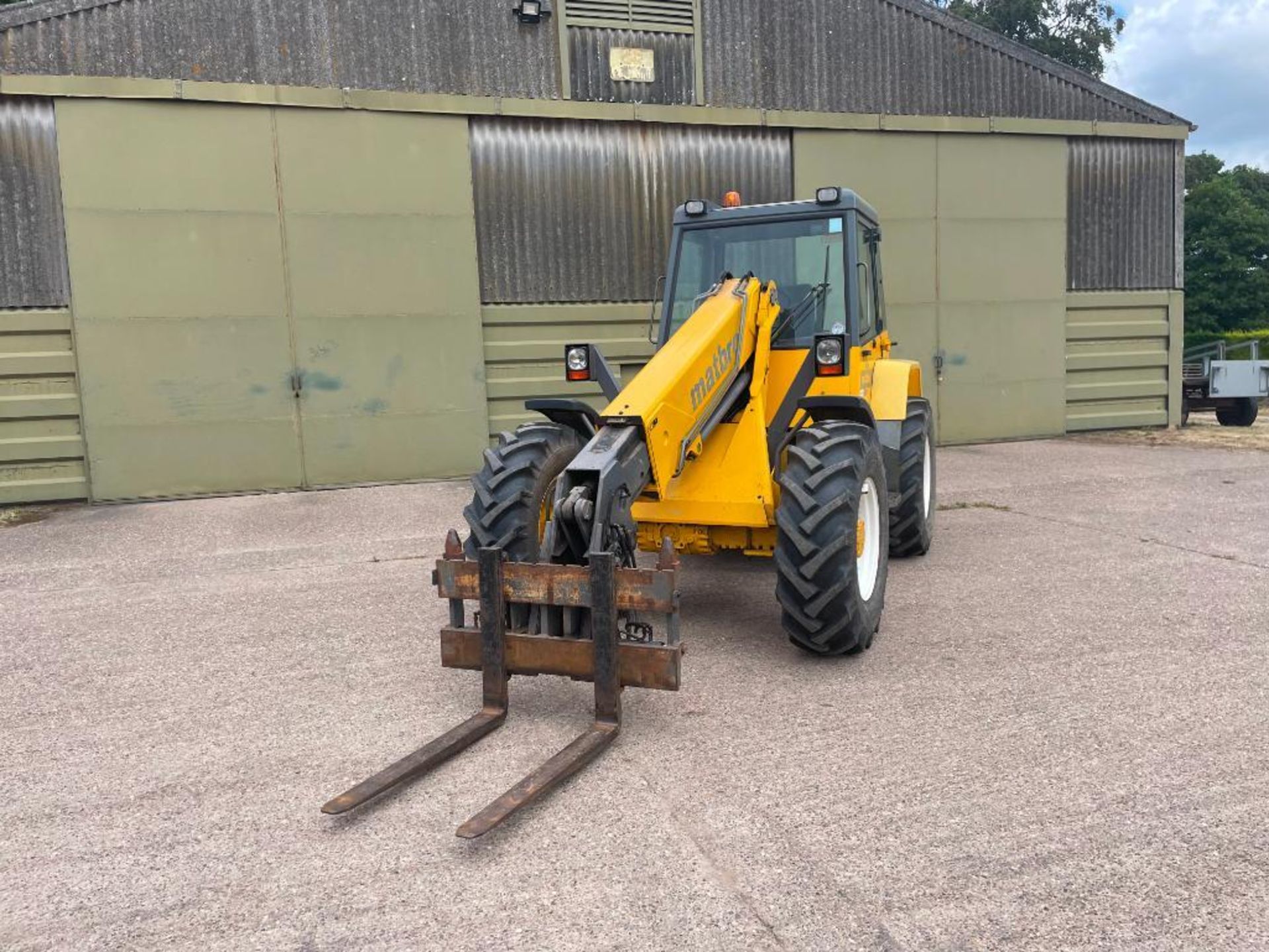 1996 Matbro TR250 Powershift Plus pivot steer materials handler with Matbro pin and cone headstock o - Image 2 of 14