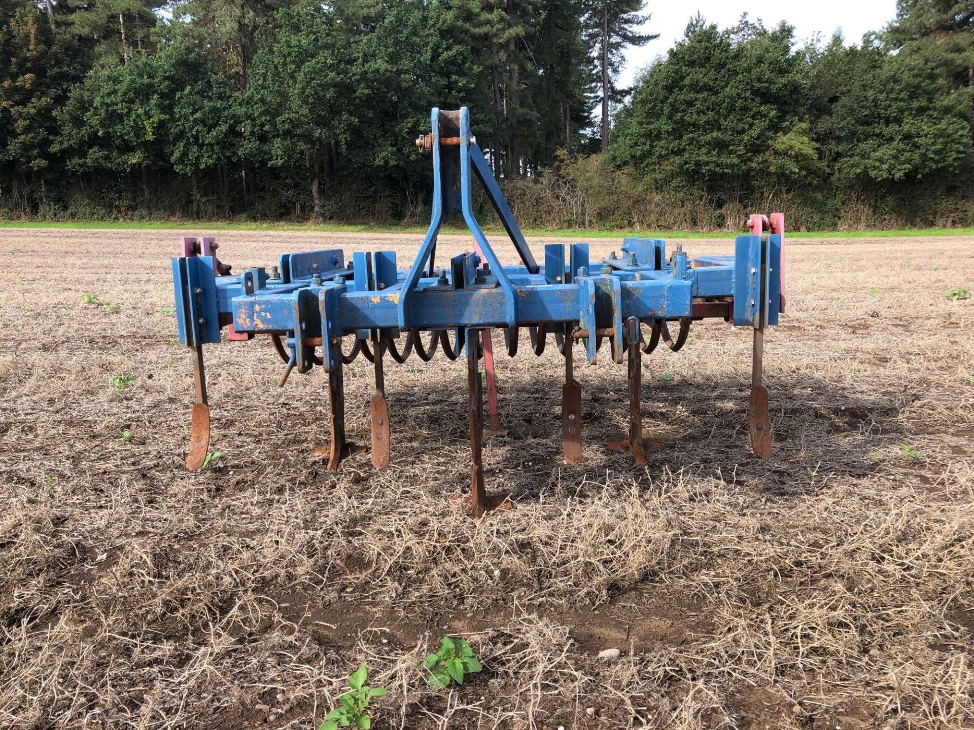 Heavy duty 2.5m cultivator with 3 subsoiler legs, 4 fixed tines and rear spiral roller - Image 6 of 10