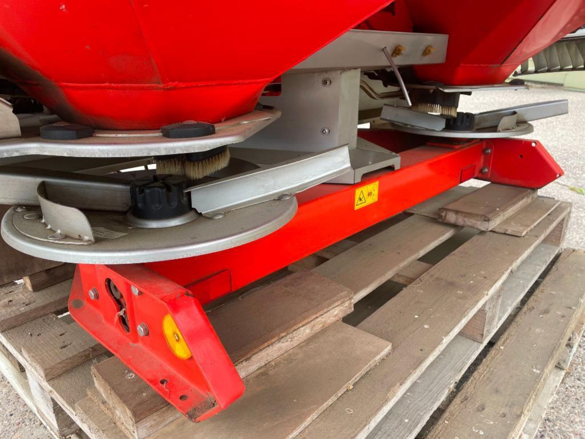 2008 Kuhn Axis 30.1 20m twin disc fertiliser spreader with border control. Serial No: 19289 - Image 5 of 13