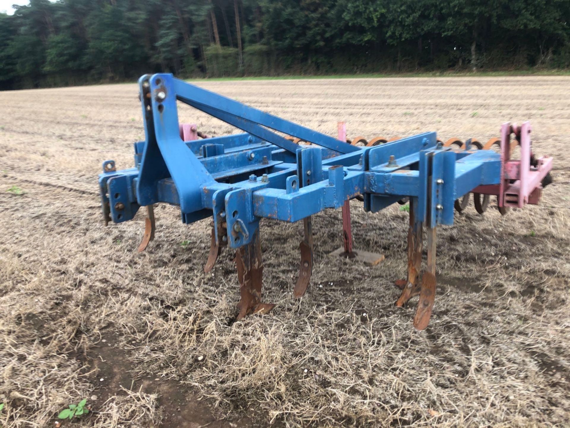 Heavy duty 2.5m cultivator with 3 subsoiler legs, 4 fixed tines and rear spiral roller - Image 2 of 10