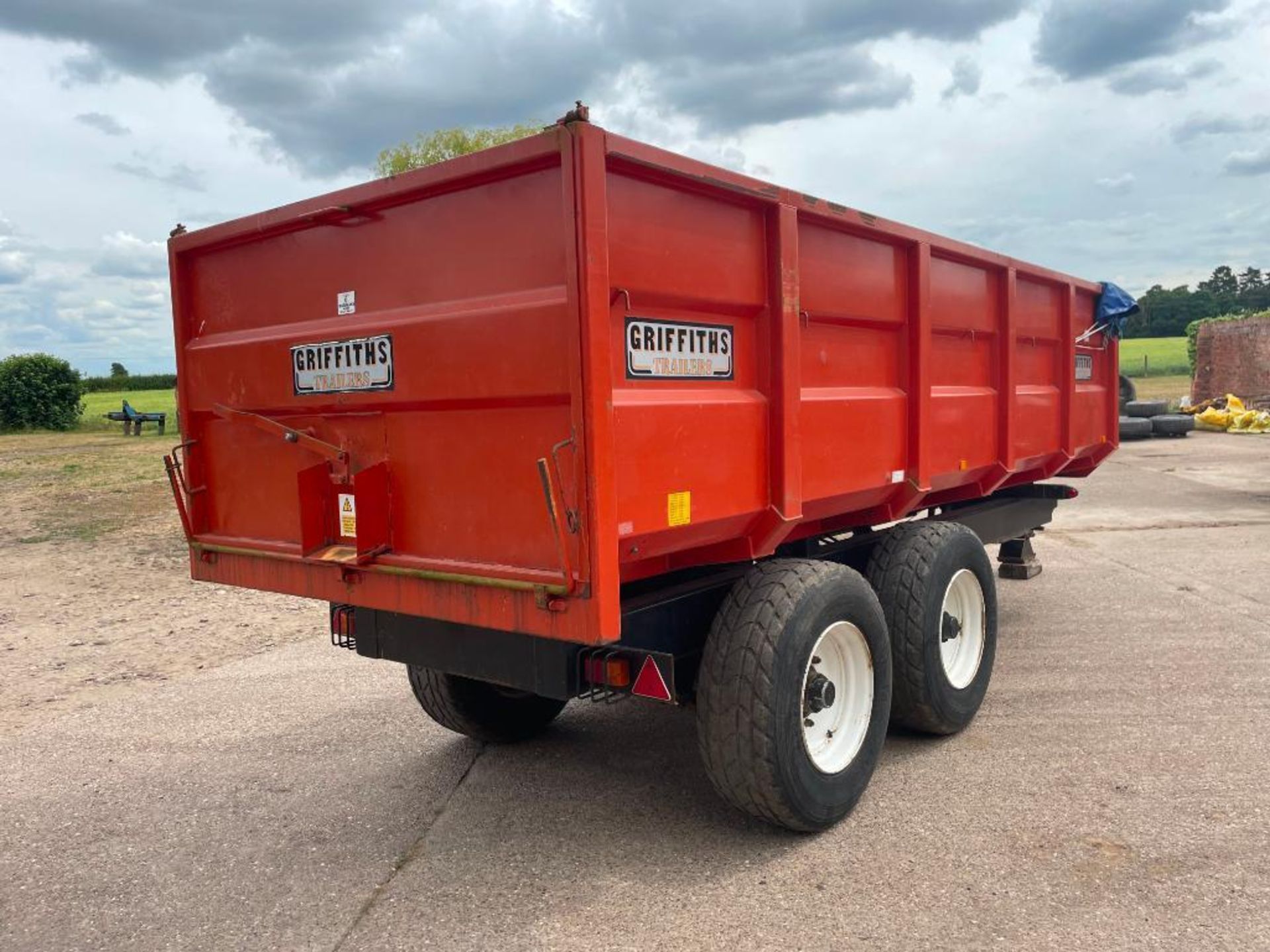 2005 Griffiths GHS120 12t twin axle grain trailer with sprung drawbar, manual tailgate and grain chu - Image 8 of 17