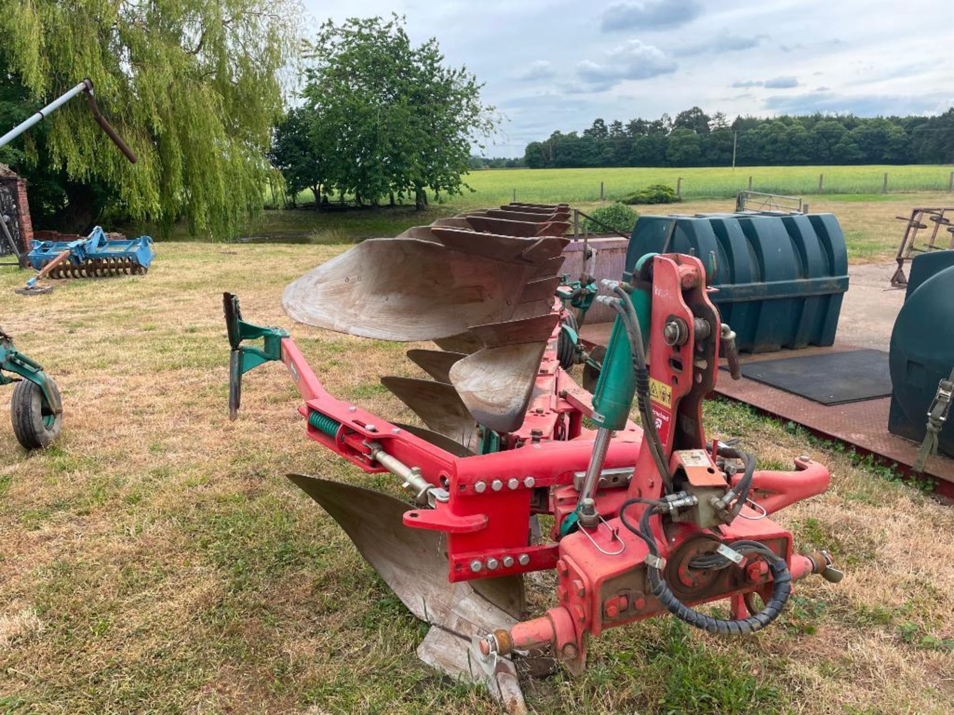 2014 Kverneland LD85 5f (4+1) reversible plough with skimmers, manual vari-width and hydraulic furro - Image 8 of 16