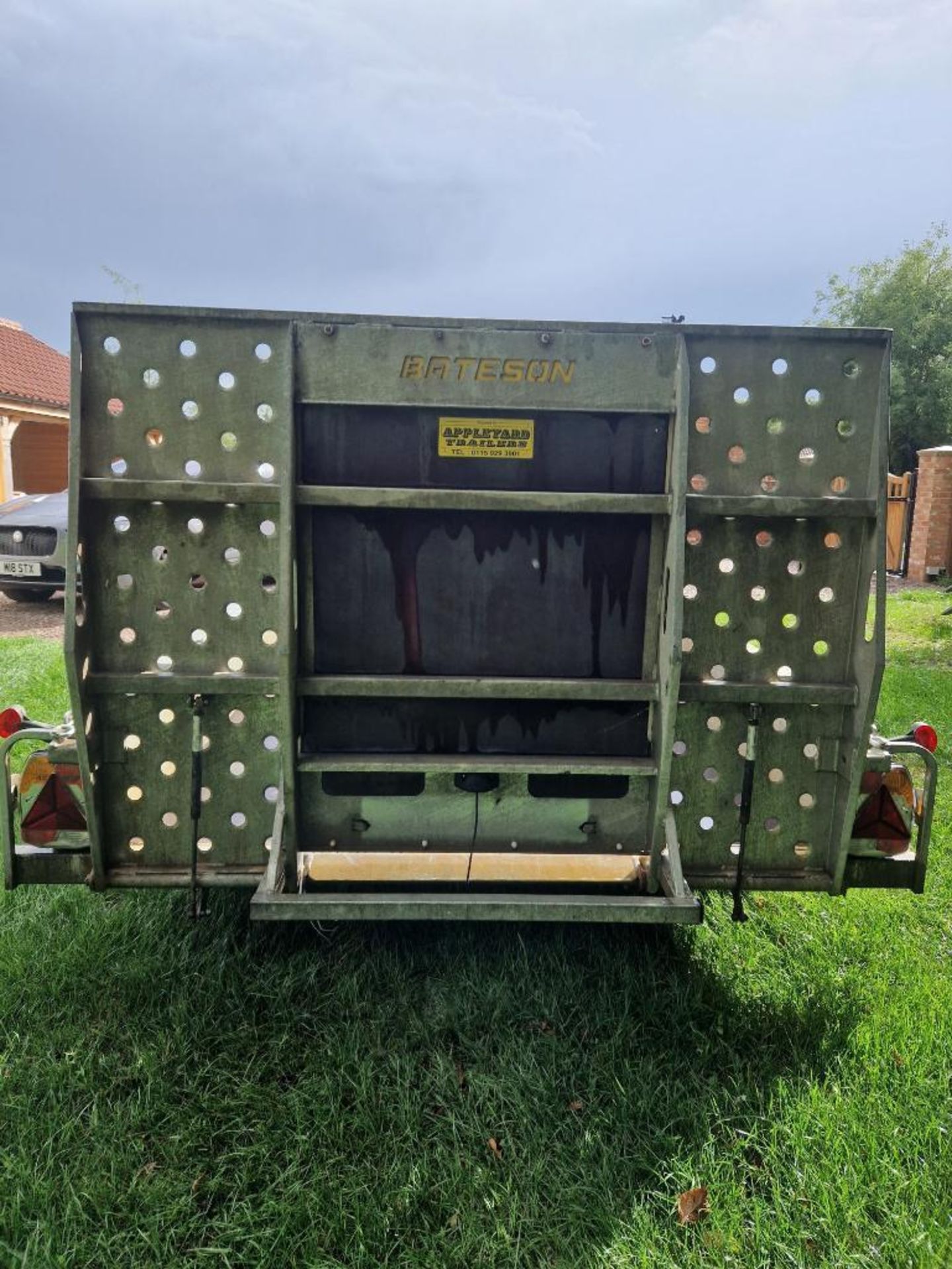 Bateson 3.5t plant trailer, 2020 model, carries machines up to 2776kgs c.w locking ball hitch and sp - Image 4 of 4