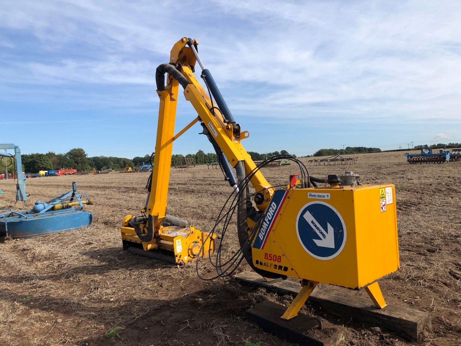 1999 Bomford B508 hedgecutter with hydraulic control and Bomford Trimmaster 1.3m flail head. Serial - Image 3 of 6