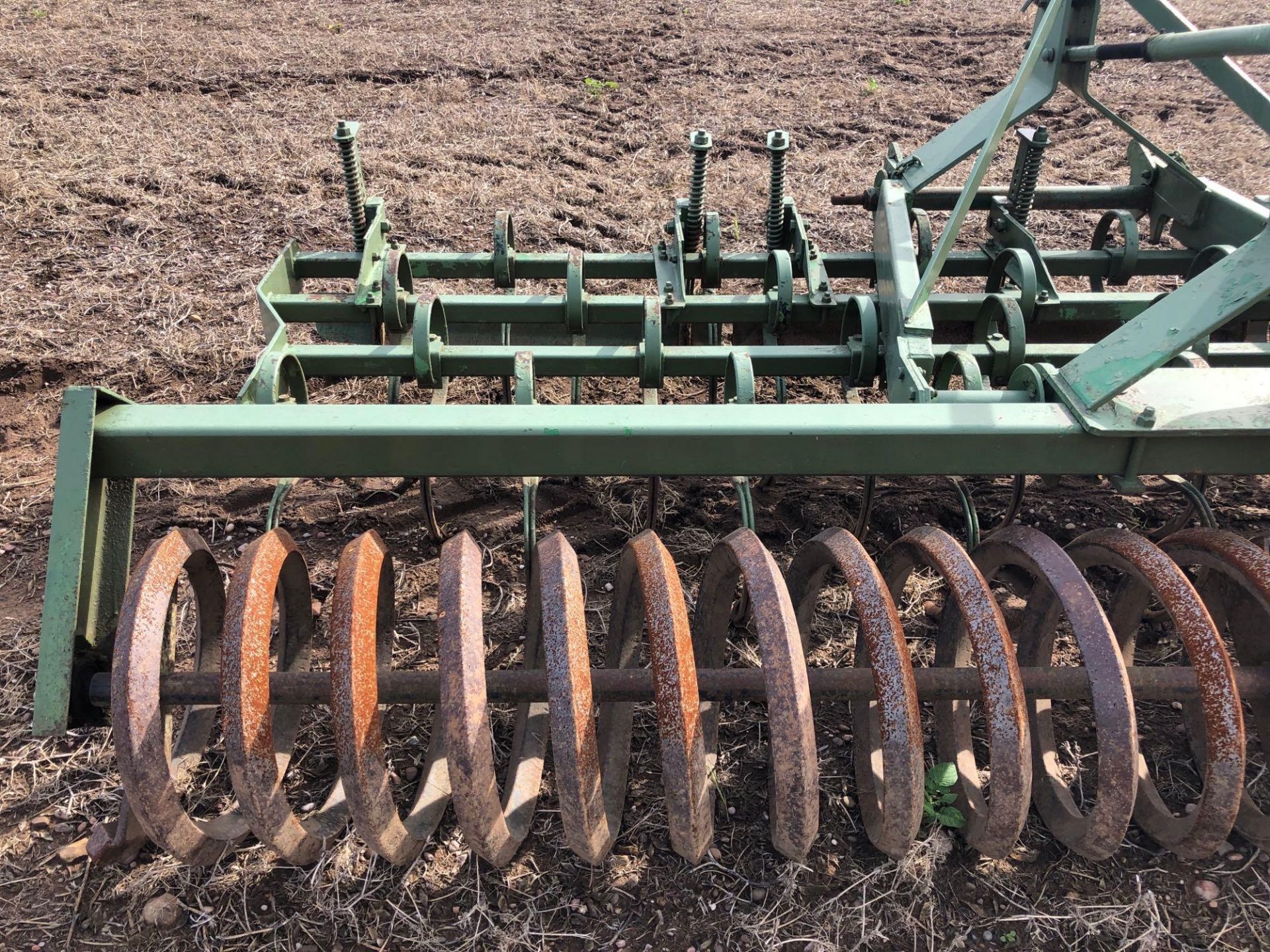 Springtine cultivator 12ft with front levelling board and rear spiral roller - Image 4 of 6