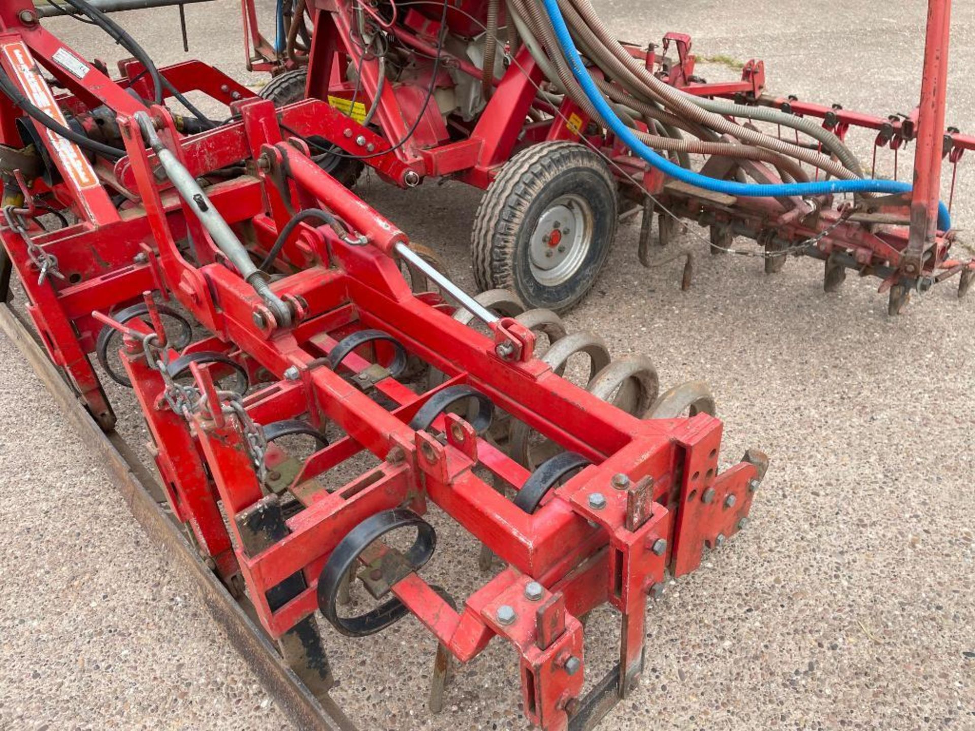 Accord Pneumatic DL 4m tine drill with bout markers, tramline markers and wheel track eradicators wi - Image 11 of 18