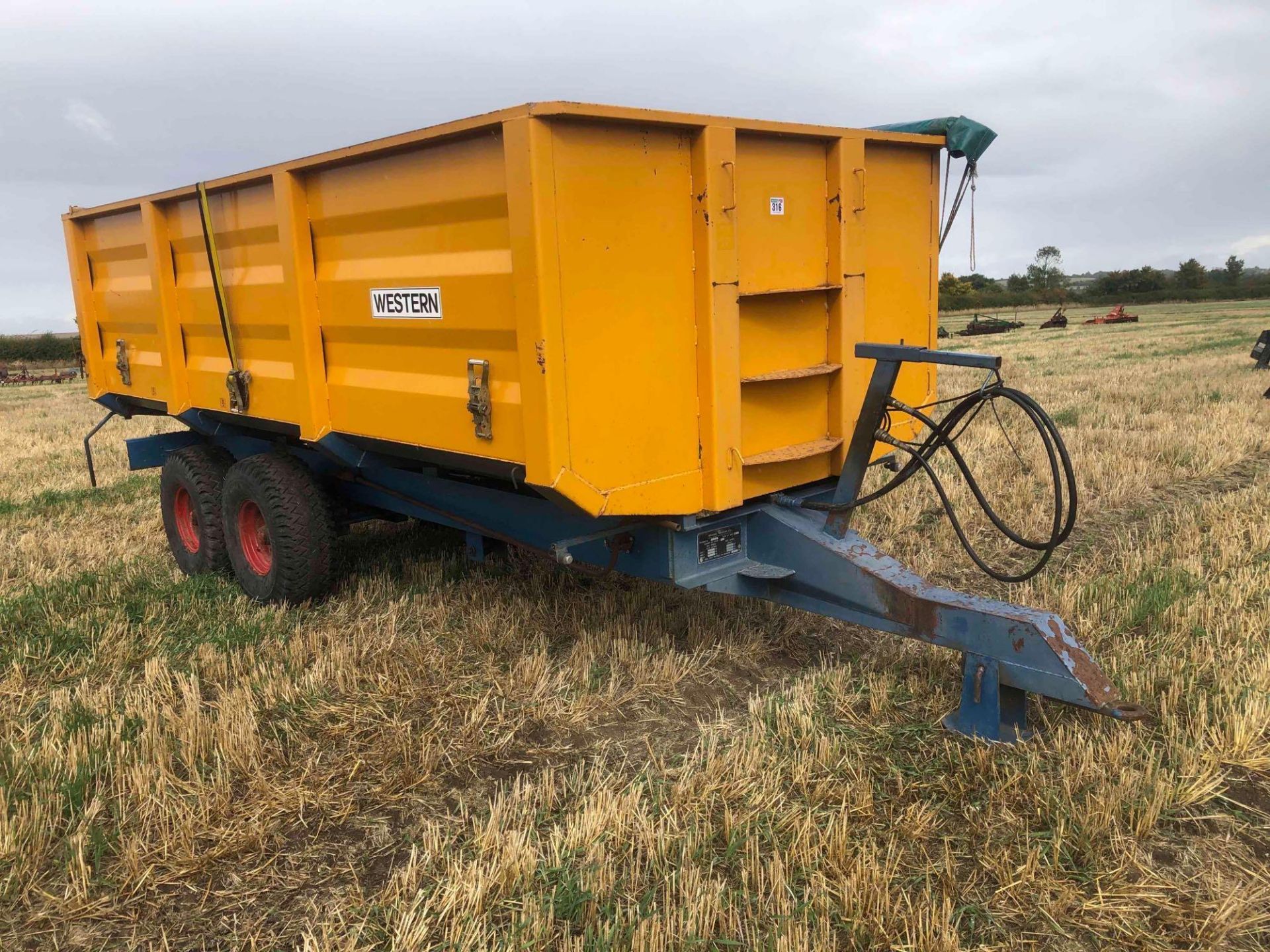 1986 Richard Western 10t twin axle grain trailer with manual tailgate, grain chute and rollover shee