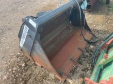 2009 Cherry Products CB41E035 5' 2 in 1 bucket with Euro 8 attachments. Serial No: F3267