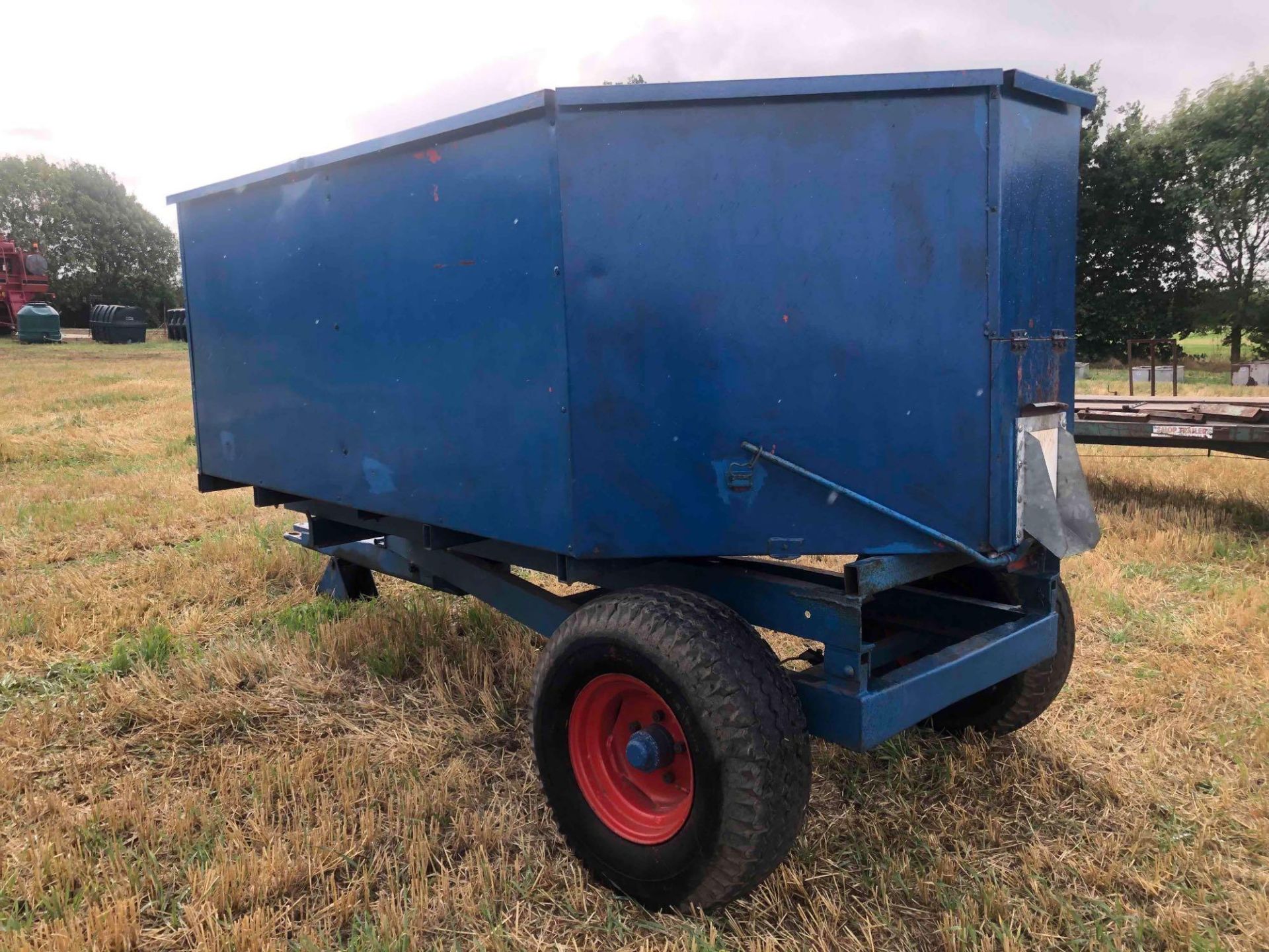 Grain trailer 4t with grain chute single axle on 11.5/80-15 wheels and tyres - Image 3 of 5