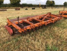 SKH SD4000 4m crumbler with pigtail tines, linkage mounted