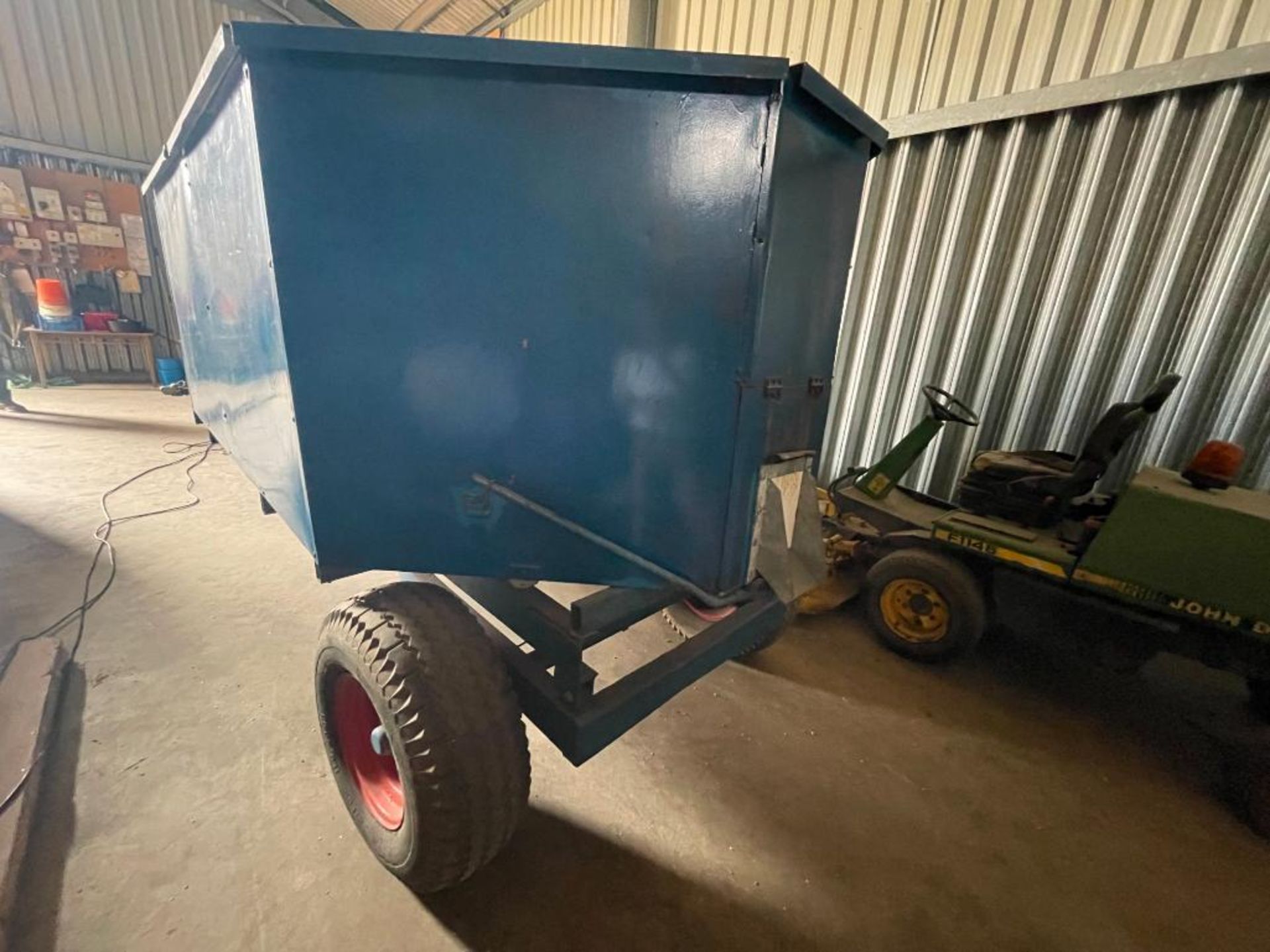 Grain trailer 4t with grain chute single axle on 11.5/80-15 wheels and tyres - Image 5 of 5