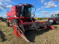 1995 Case Axial Flow 2166 combine harvester with Case 1030 16' header with side knife and trolley, o