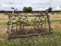 Zig-Zag Harrow 19' manual folding wings