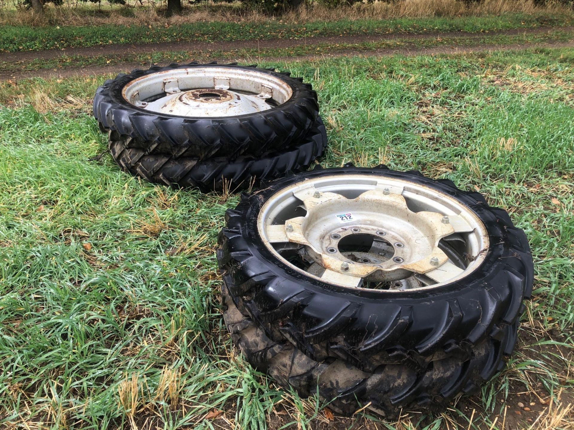 Set Kleber 8.3/8R32 front and Michelin 9.5-44 rear wheels and tyres