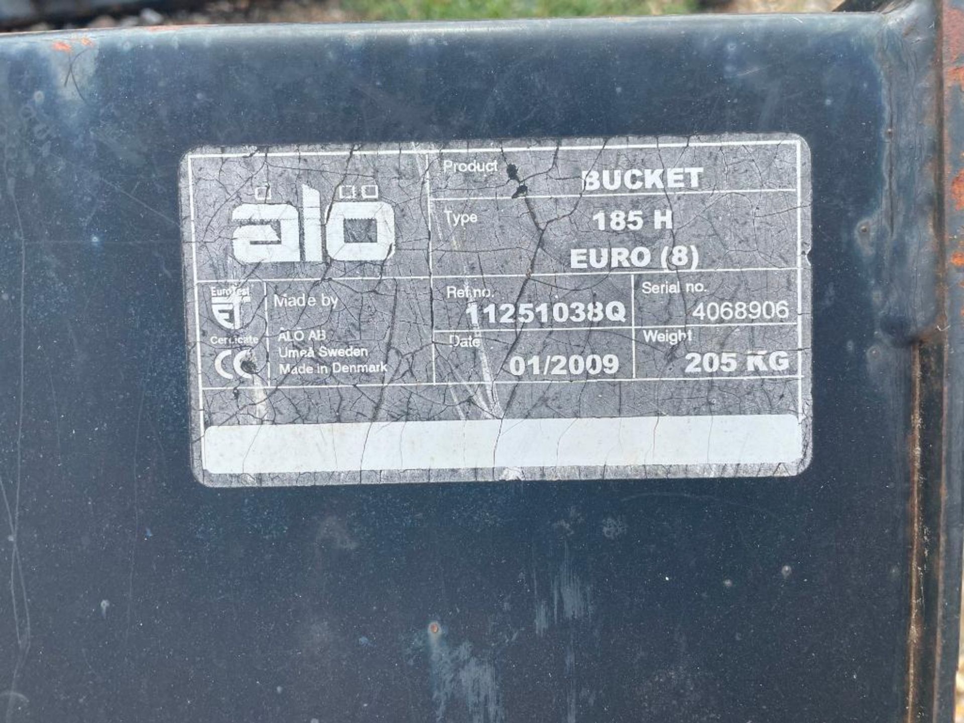 2009 ALO 185H general purpose bucket with Euro 8 attachments. Serial No: 4068906 - Image 3 of 5