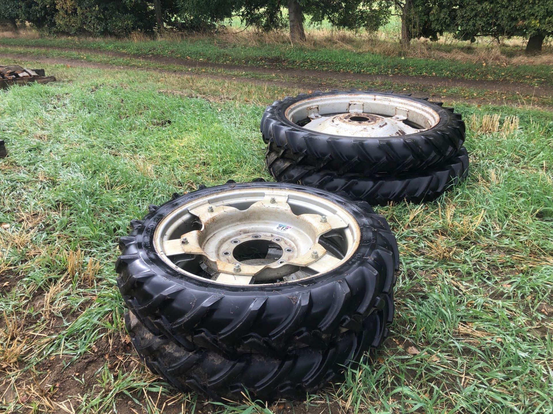 Set Kleber 8.3/8R32 front and Michelin 9.5-44 rear wheels and tyres - Image 2 of 3