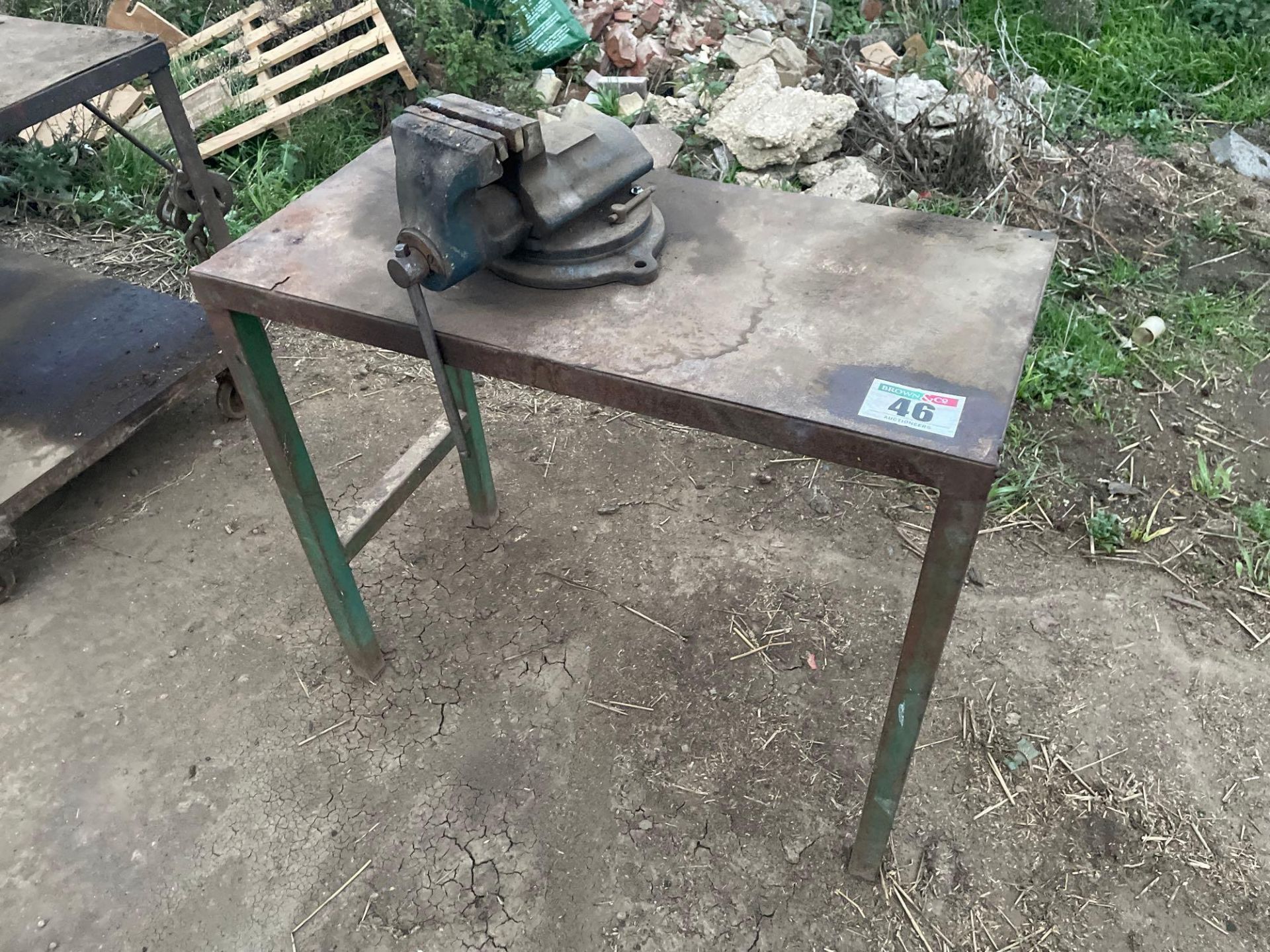 1' 5" x 3' welding bench with 5" vice