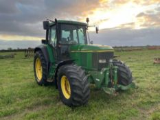 2001 John Deere 6810 PowerQuad 40Kph 4wd tractor, 3 manual spools with 2000 Chiltern front linkage,