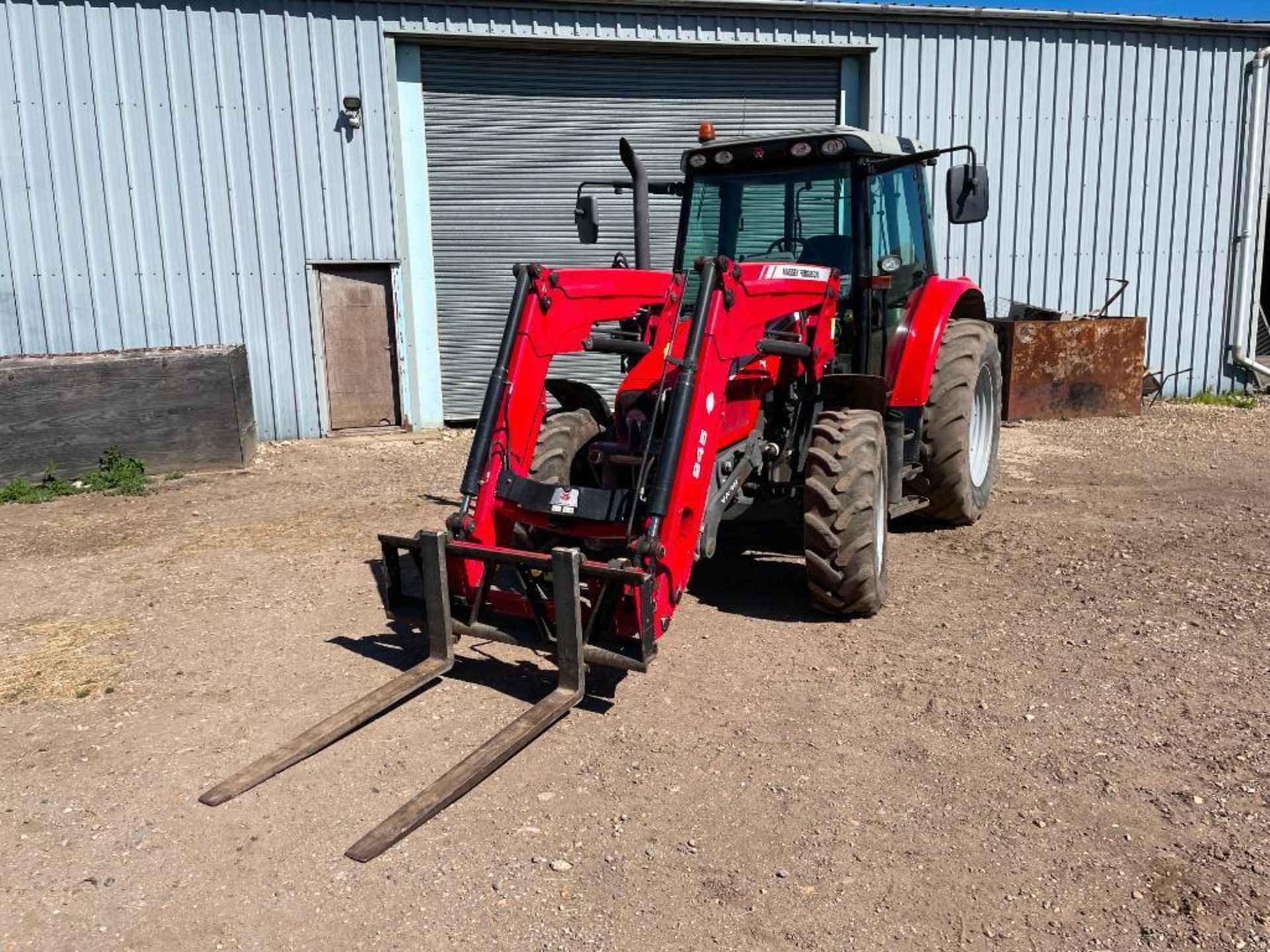 2010 Massey Ferguson 5455 4wd 40kph tractor with Massey Ferguson 945 front loader and pallet tines,