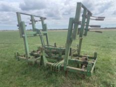 Pig tail cultivator 5m hydraulic folding, linkage mounted. Pins in office