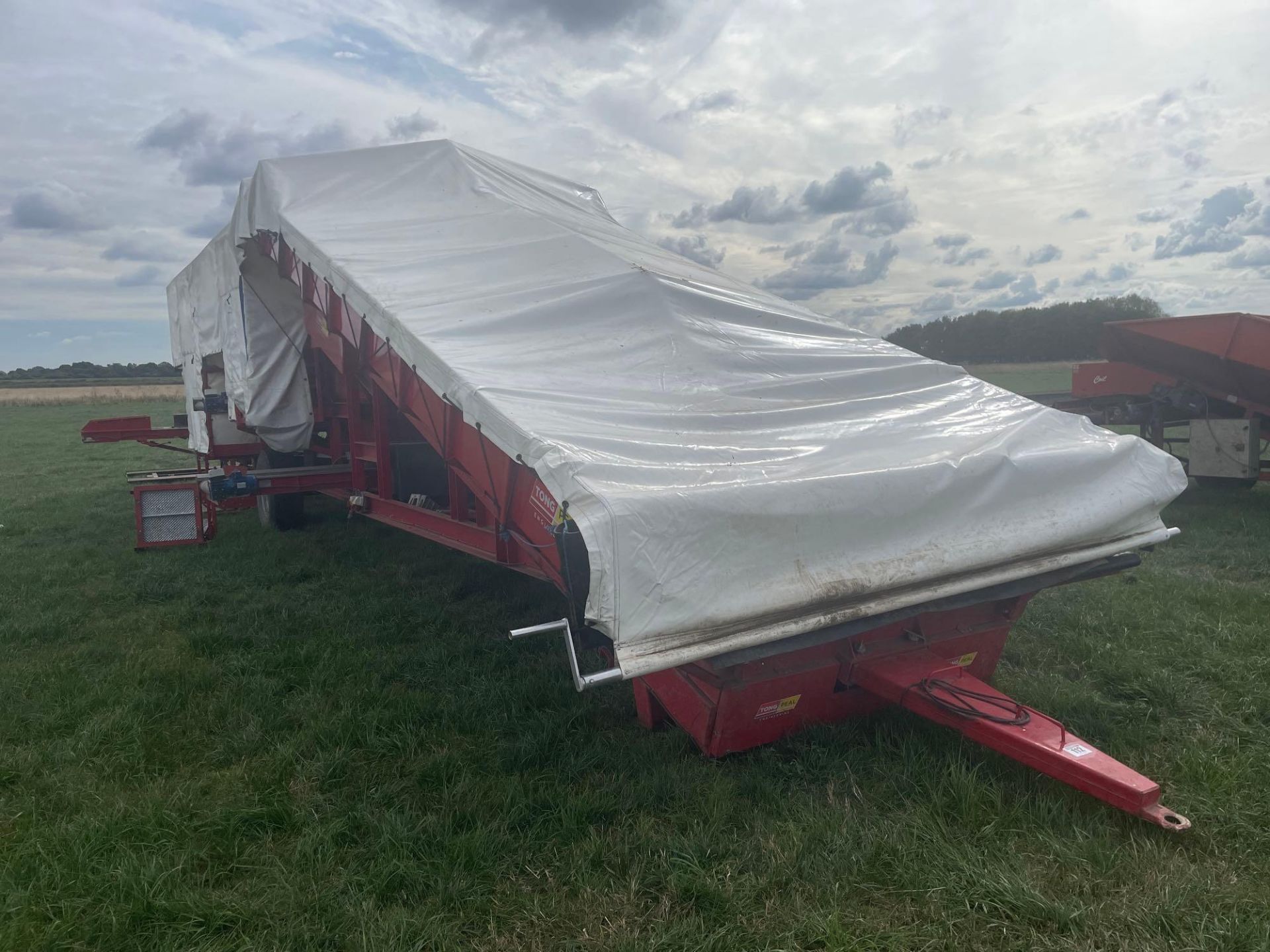 2011 Tong Peal Easy Grade 1200 mobile grading unit with 10ft Tong Caretaker intake hopper, trailer r - Image 29 of 29