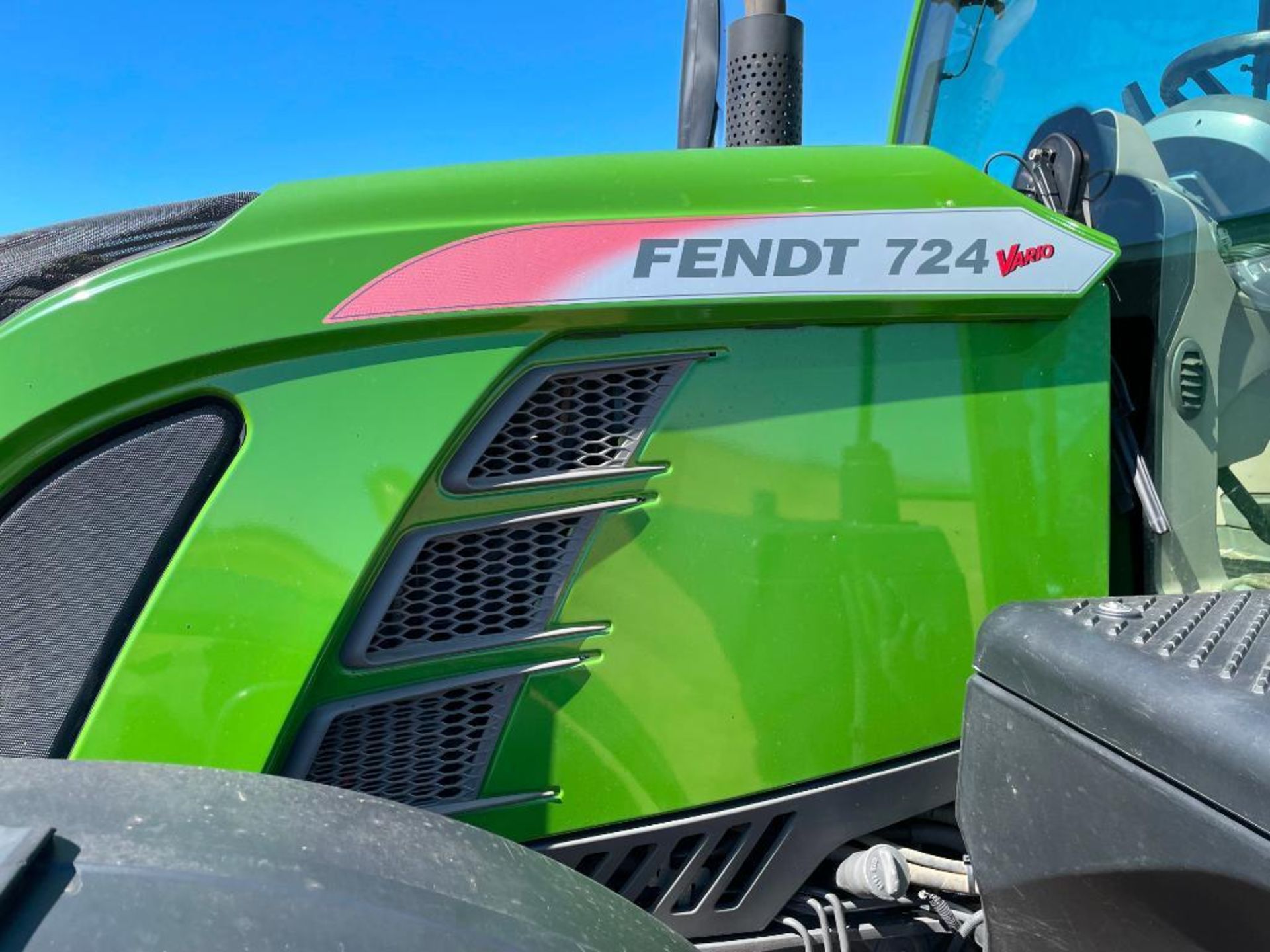 2017 Fendt 724 Profi Plus 4wd 50kph tractor with front linkage and PTO, 4 electric spools, air brake - Image 19 of 20