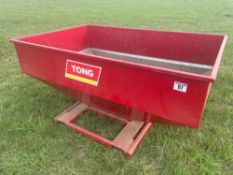 2015 Tong tine mounted 1t hopper with manual release. Serial No: 88961/2