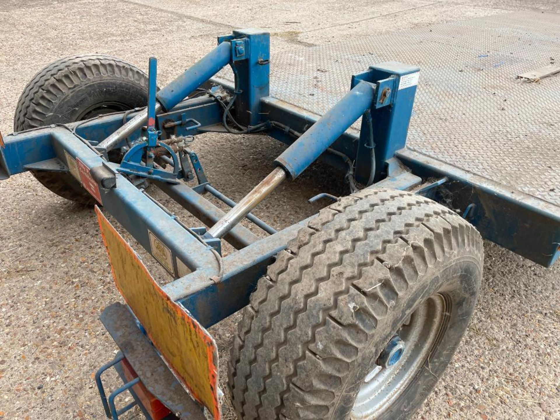 1997 AS Marston LL6.0S flat bed hydraulic lowering low loader trailer on 12.5/80-15.3 wheels and tyr - Image 5 of 7