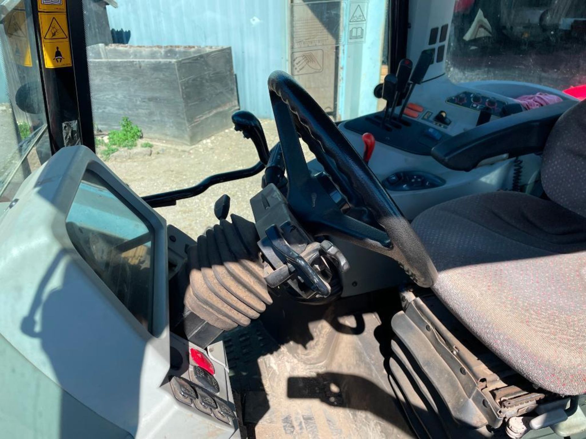 2010 Massey Ferguson 5455 4wd 40kph tractor with Massey Ferguson 945 front loader and pallet tines, - Image 18 of 19