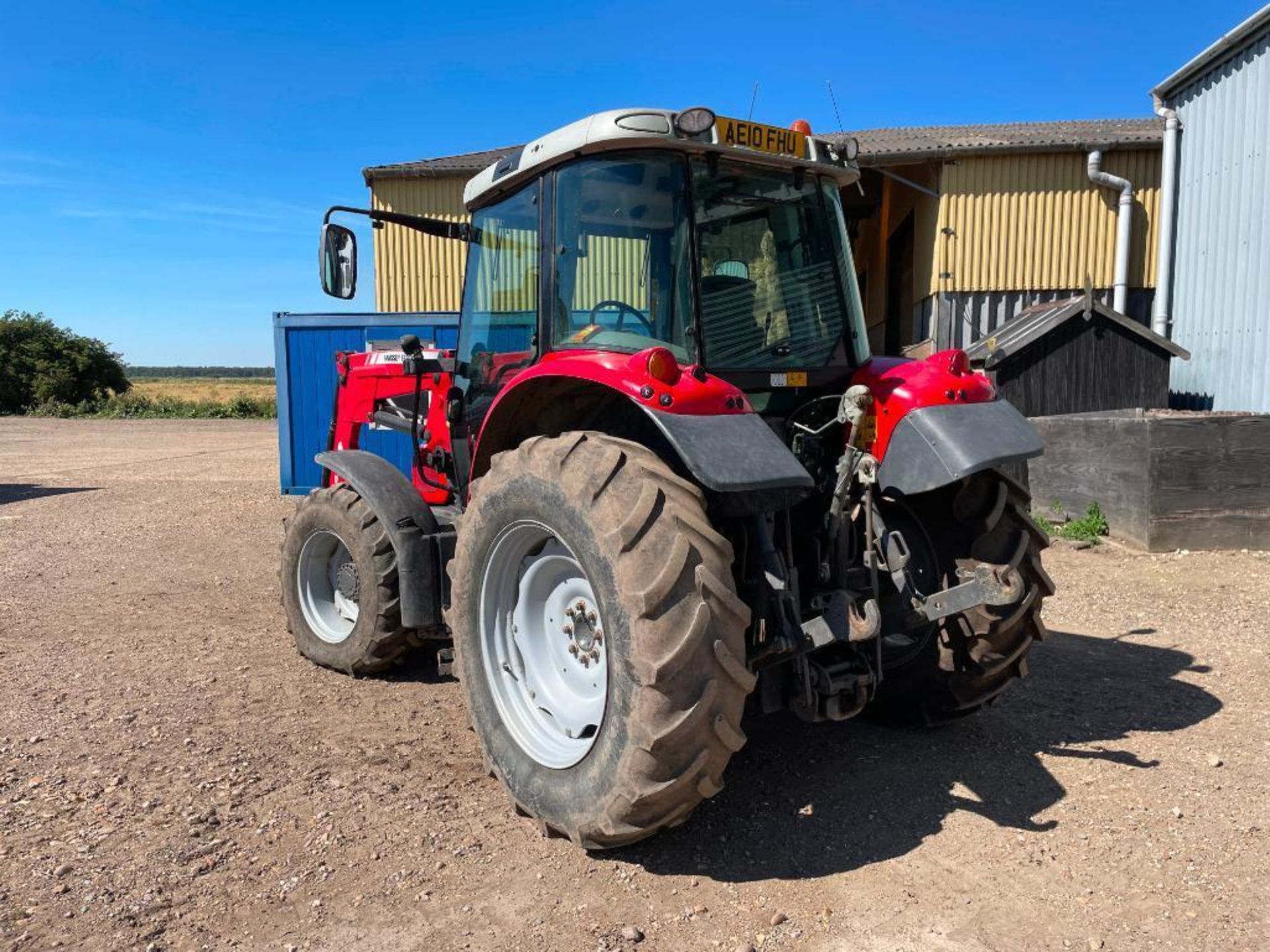2010 Massey Ferguson 5455 4wd 40kph tractor with Massey Ferguson 945 front loader and pallet tines, - Image 5 of 19
